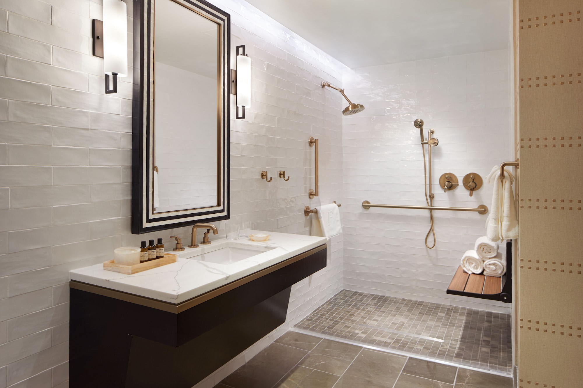 经典客房， 2 张大床， 无障碍