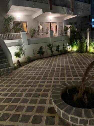 豪华园景双卧室公寓