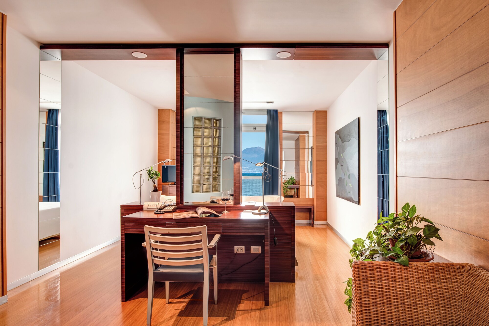 高级双人或双床房，1张双人床，局部海景