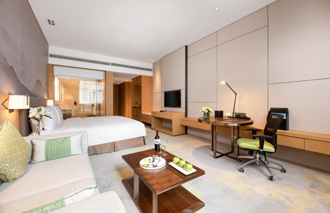 假日高楼层高级大床房