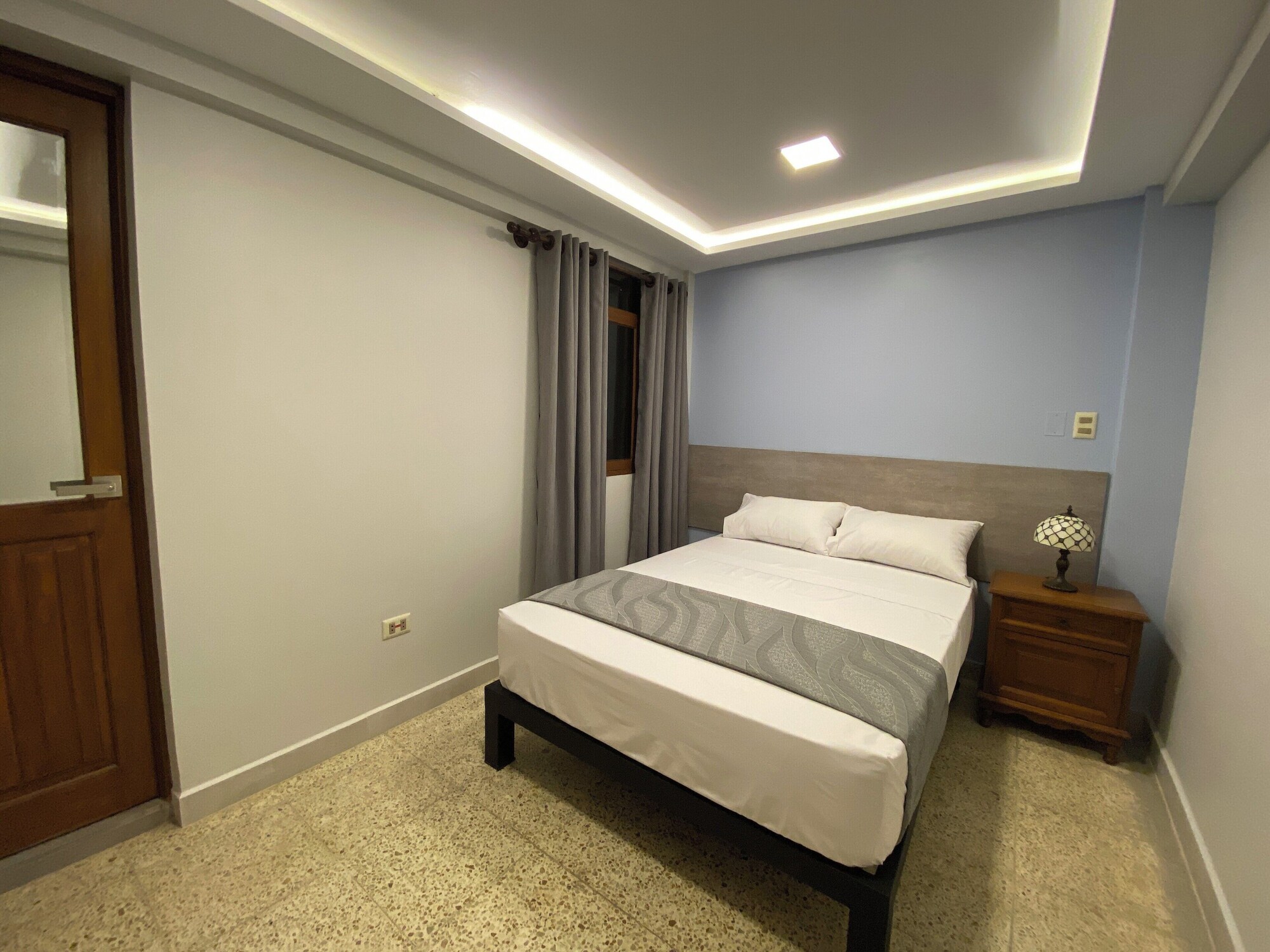 经济间带双人床