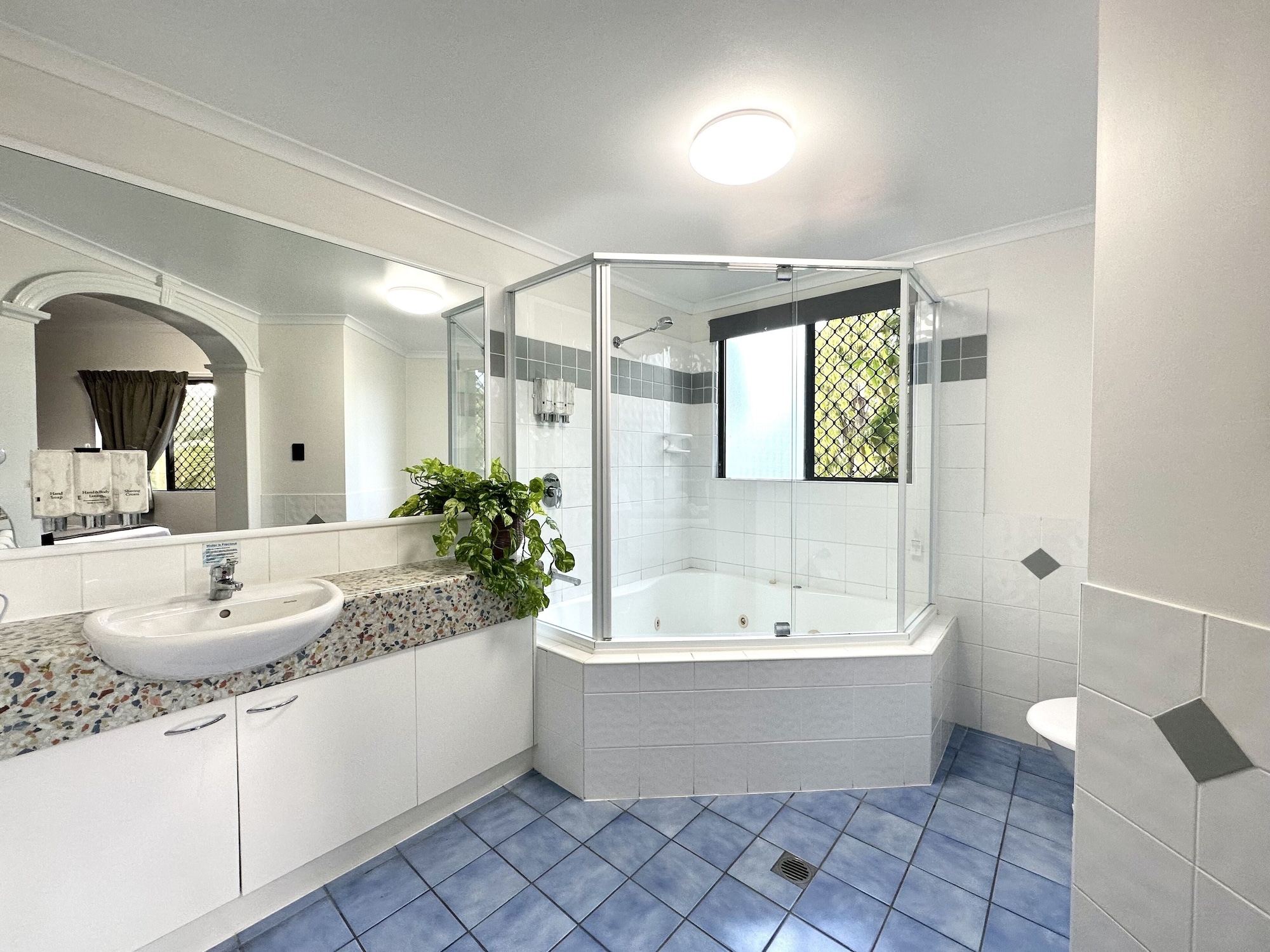 豪华特大床套房（SPA）