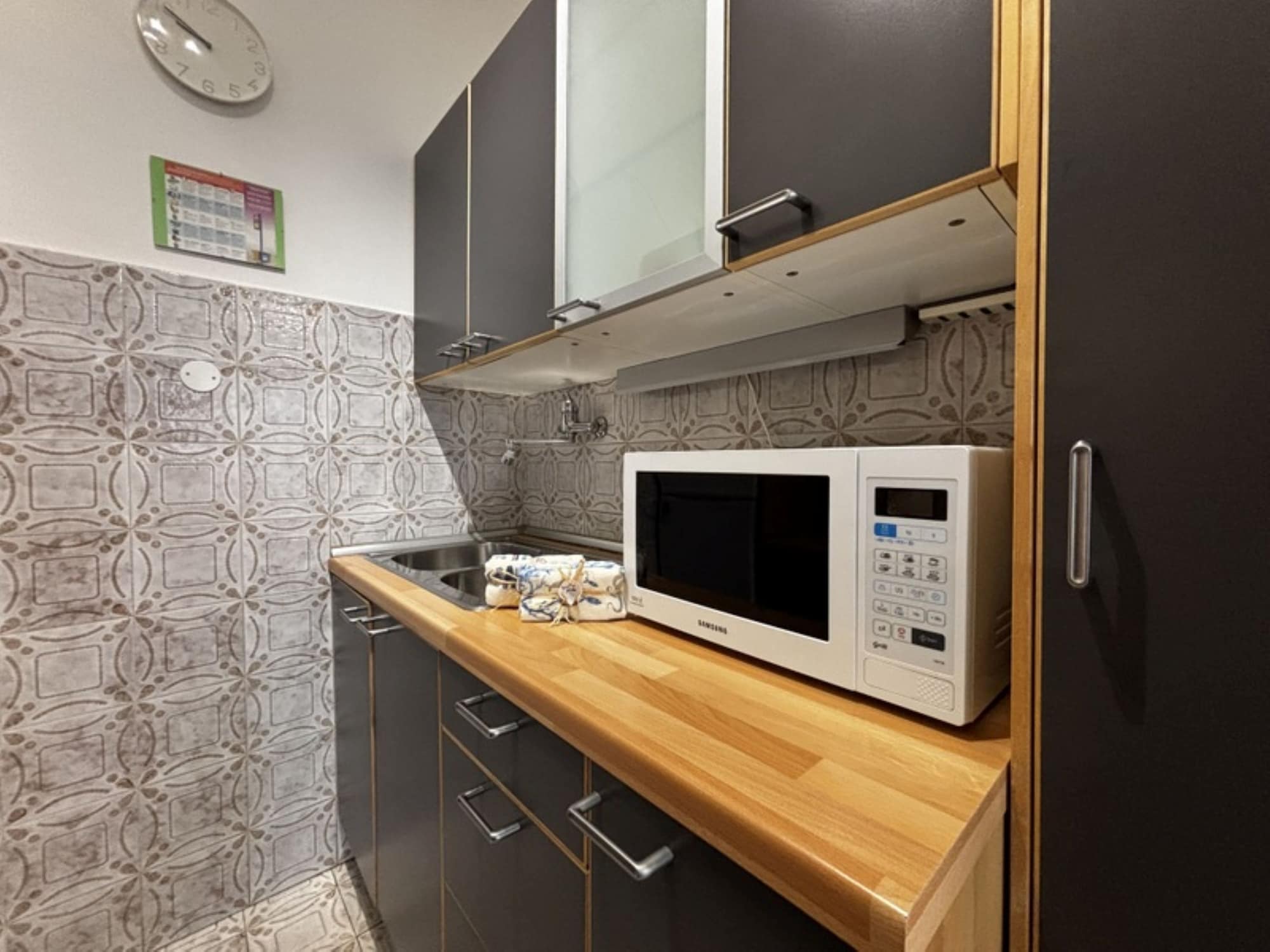 带阳台的花园景两卧室公寓