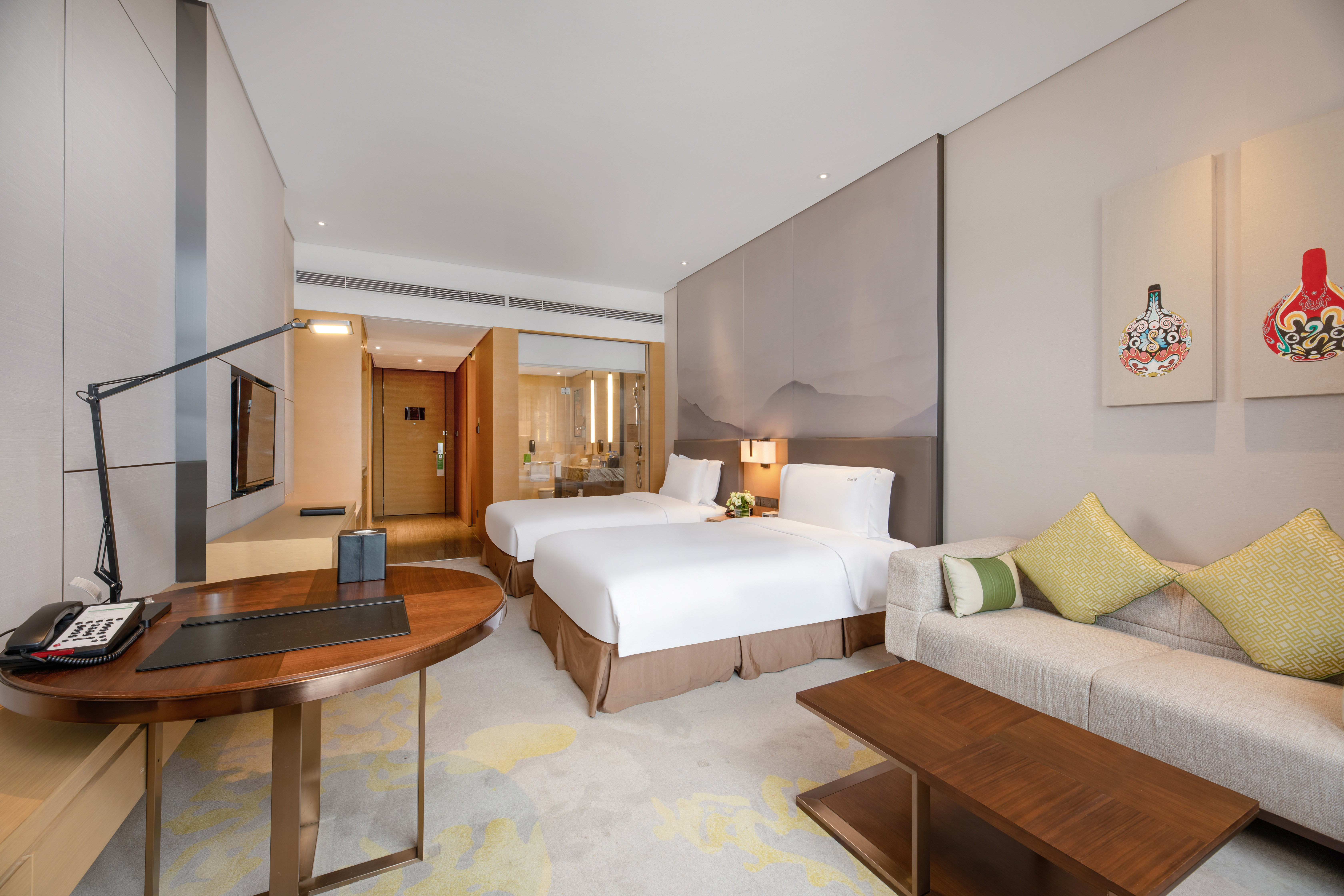 假日高楼层高级双床房