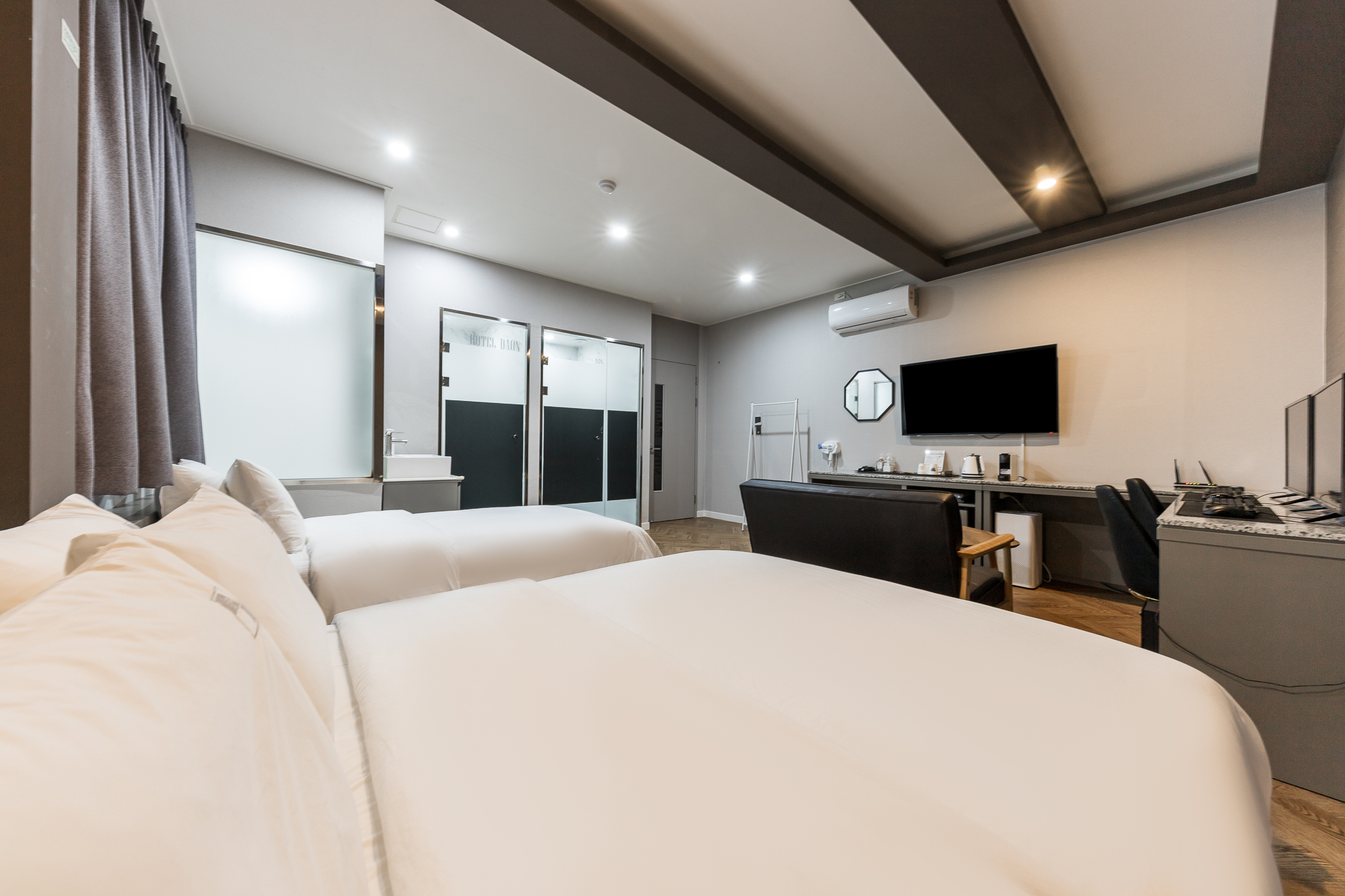 Vip雙床房（情侶電腦，星巴克膠囊咖啡，Netflix免費觀看）