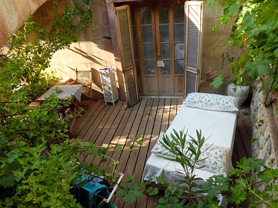 带露台的双人床房