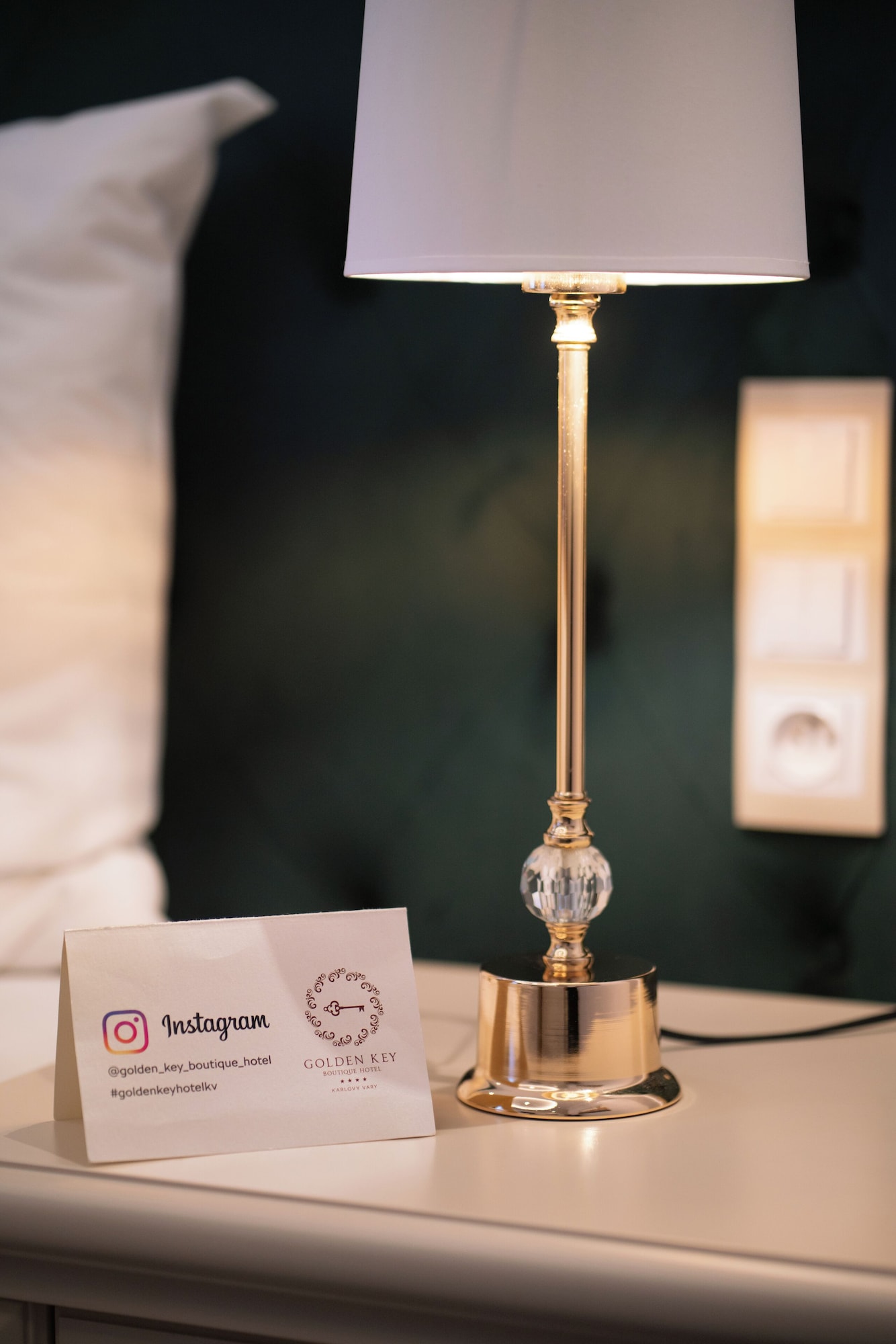 奢华双人房， 1 张特大床， 河景