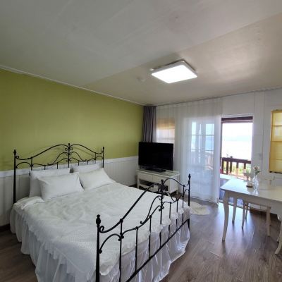 Bianco (Room 105) Geojedo， Celeste Pension 쿠폰