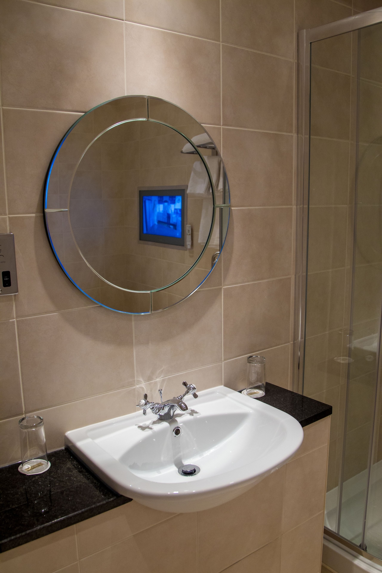 豪华双人房， 1 间卧室