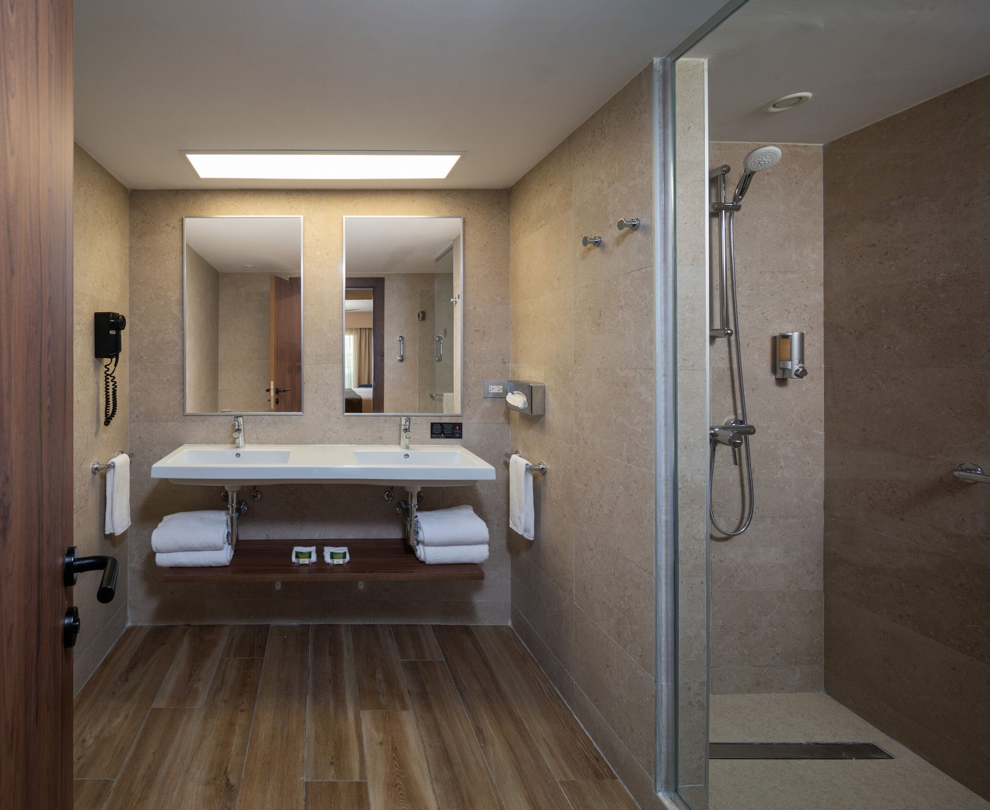 家庭房， 海洋景观 （U）