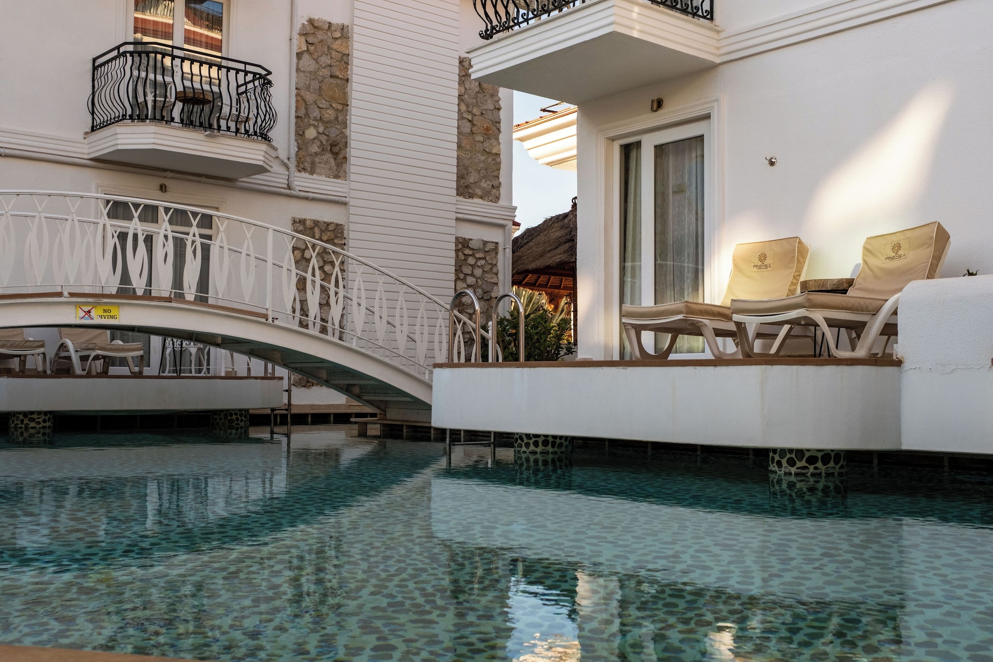 豪华双人或双床泳池房