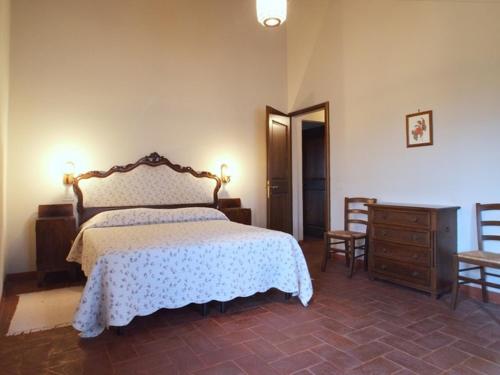 带露台的四卧室公寓