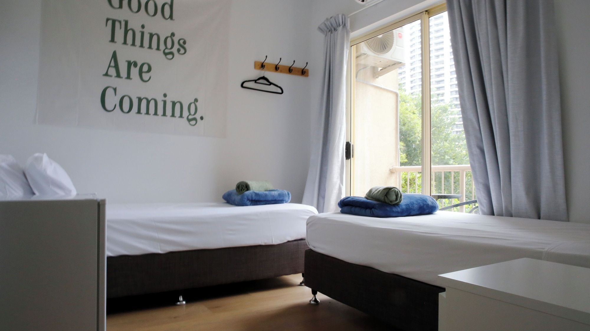 单人床/特大号床加阳台