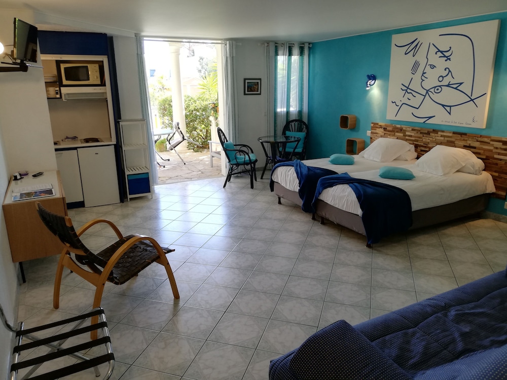 Comfort Studio, Terrace, Pool View (Cocteau)