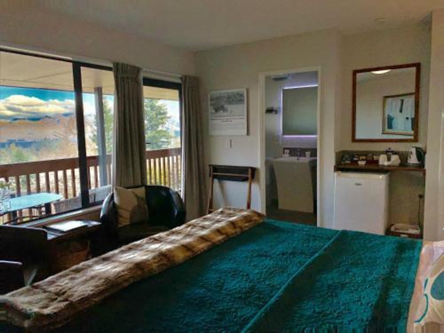 高級山景特大床間