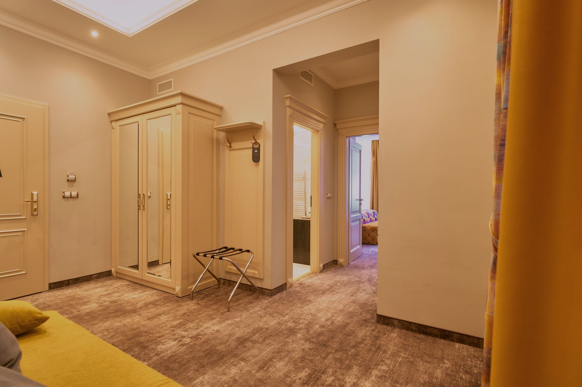 豪华特大床套房