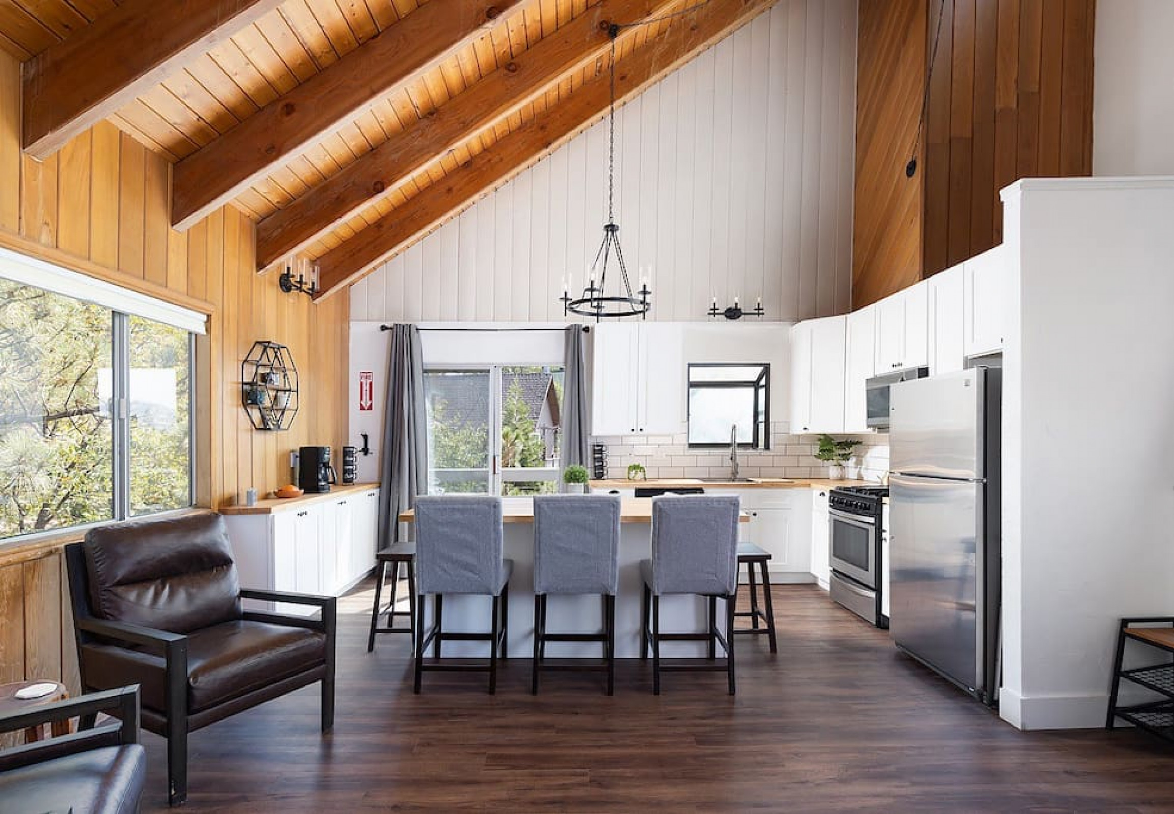 Magical Mountain Views And Cozy Gatherings-Enchanting Retreat