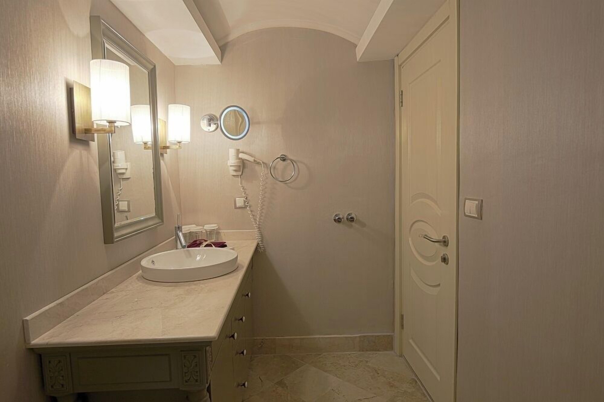 泳池景两卧室套房