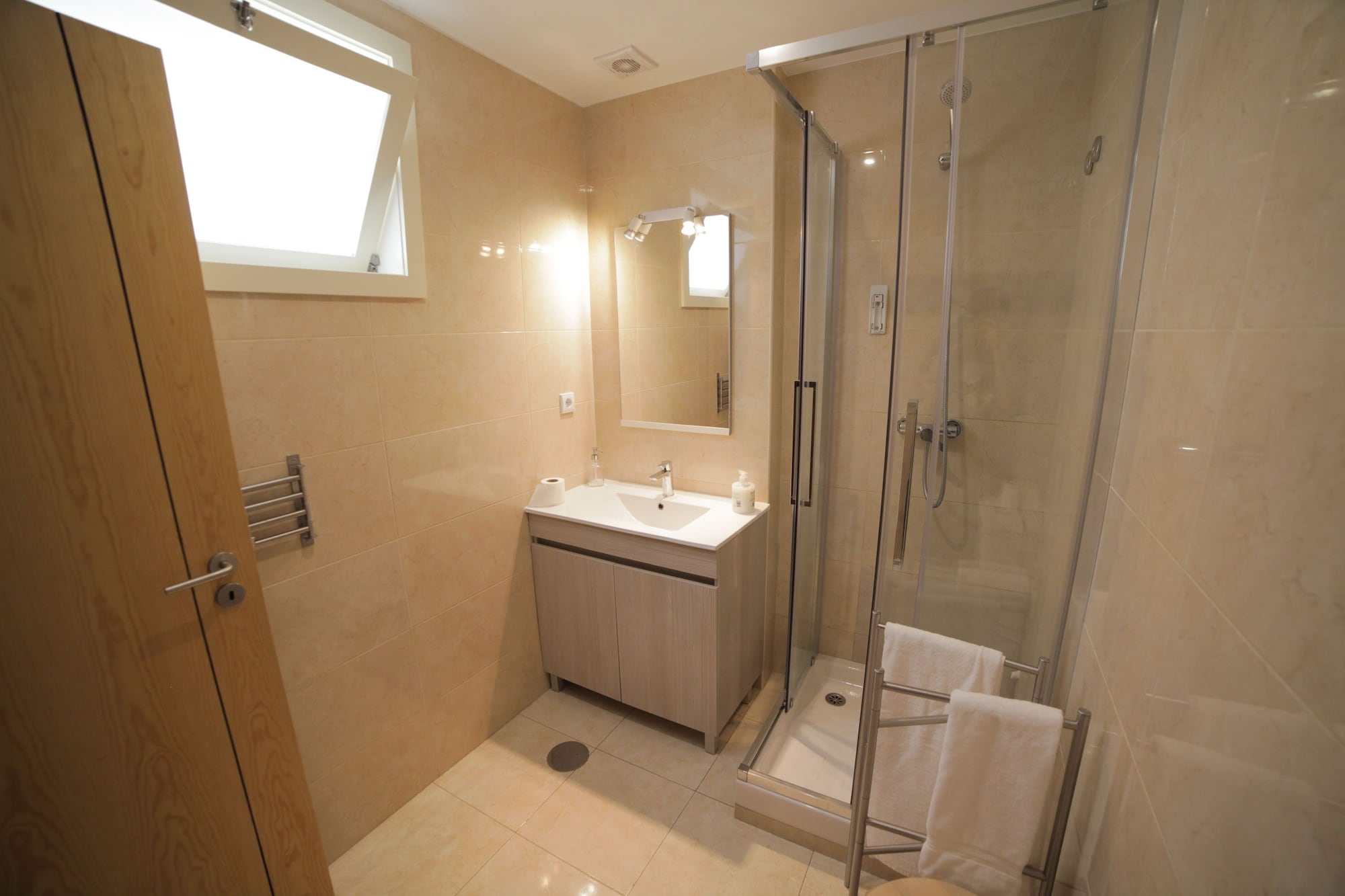 高级公寓， 1 间卧室 （3T）