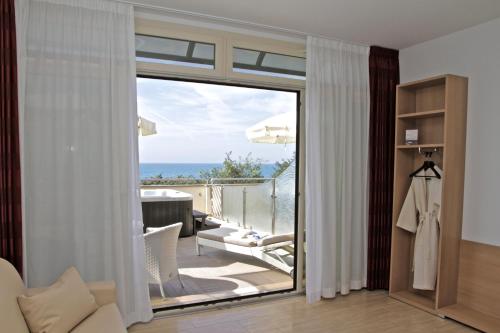 小型套房（带海景的）