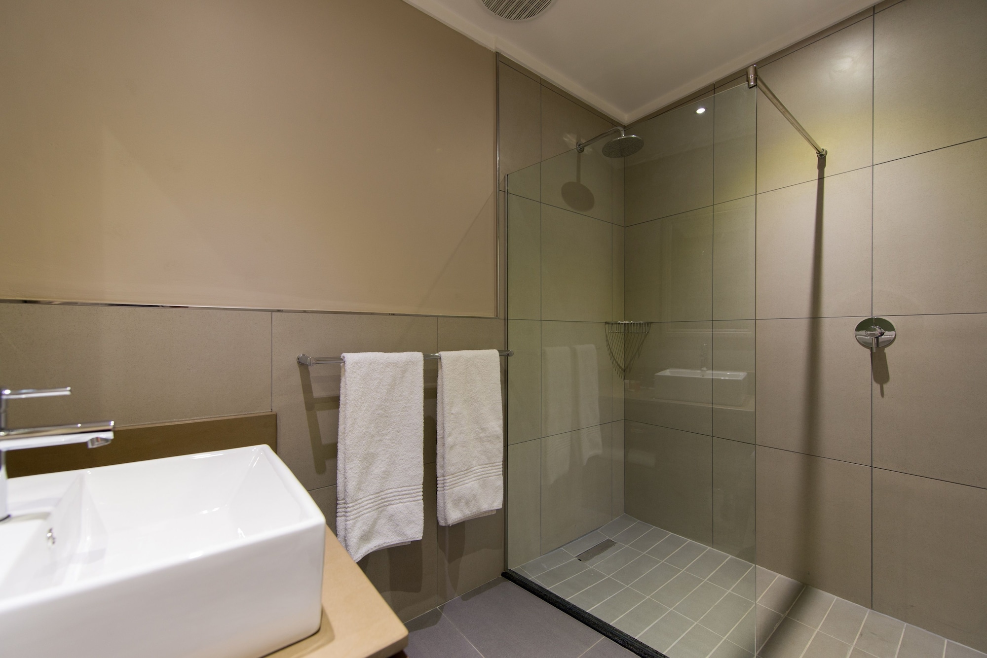 行政房， 1张特大床 （Silverbirch King 4*）