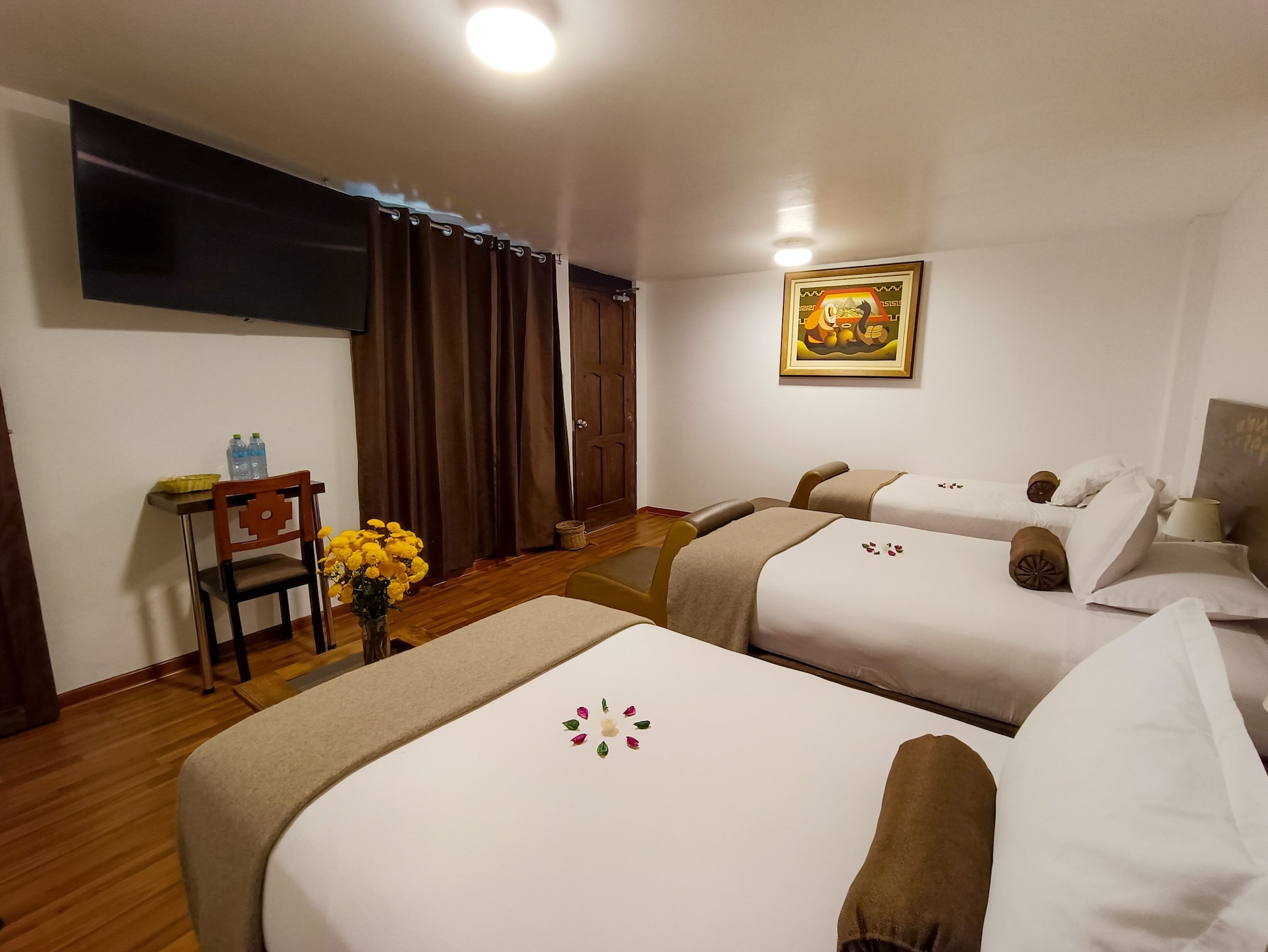 高级三人房， 3 张单人床， 山景