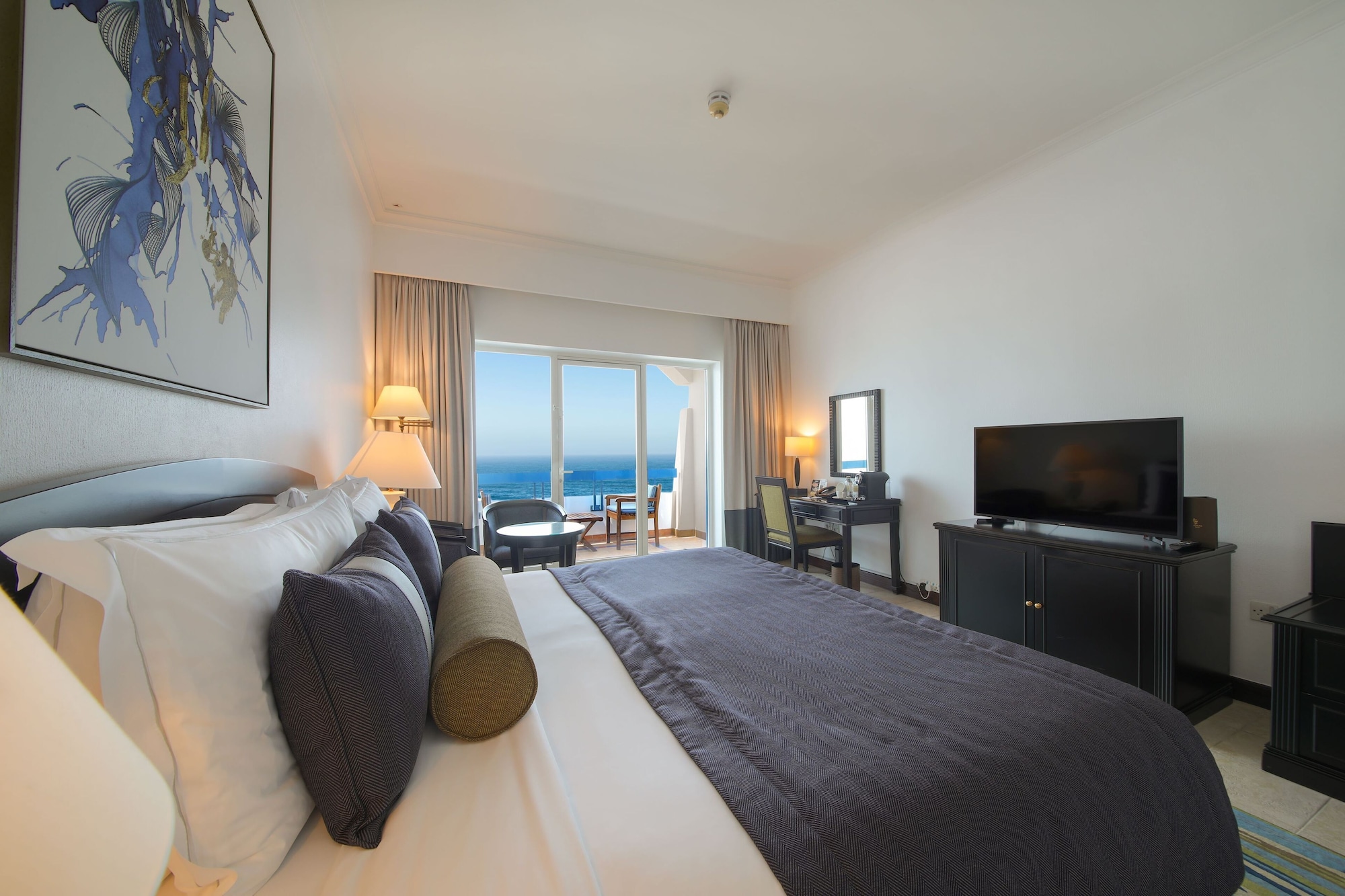 享有部分海景的高级特大床间