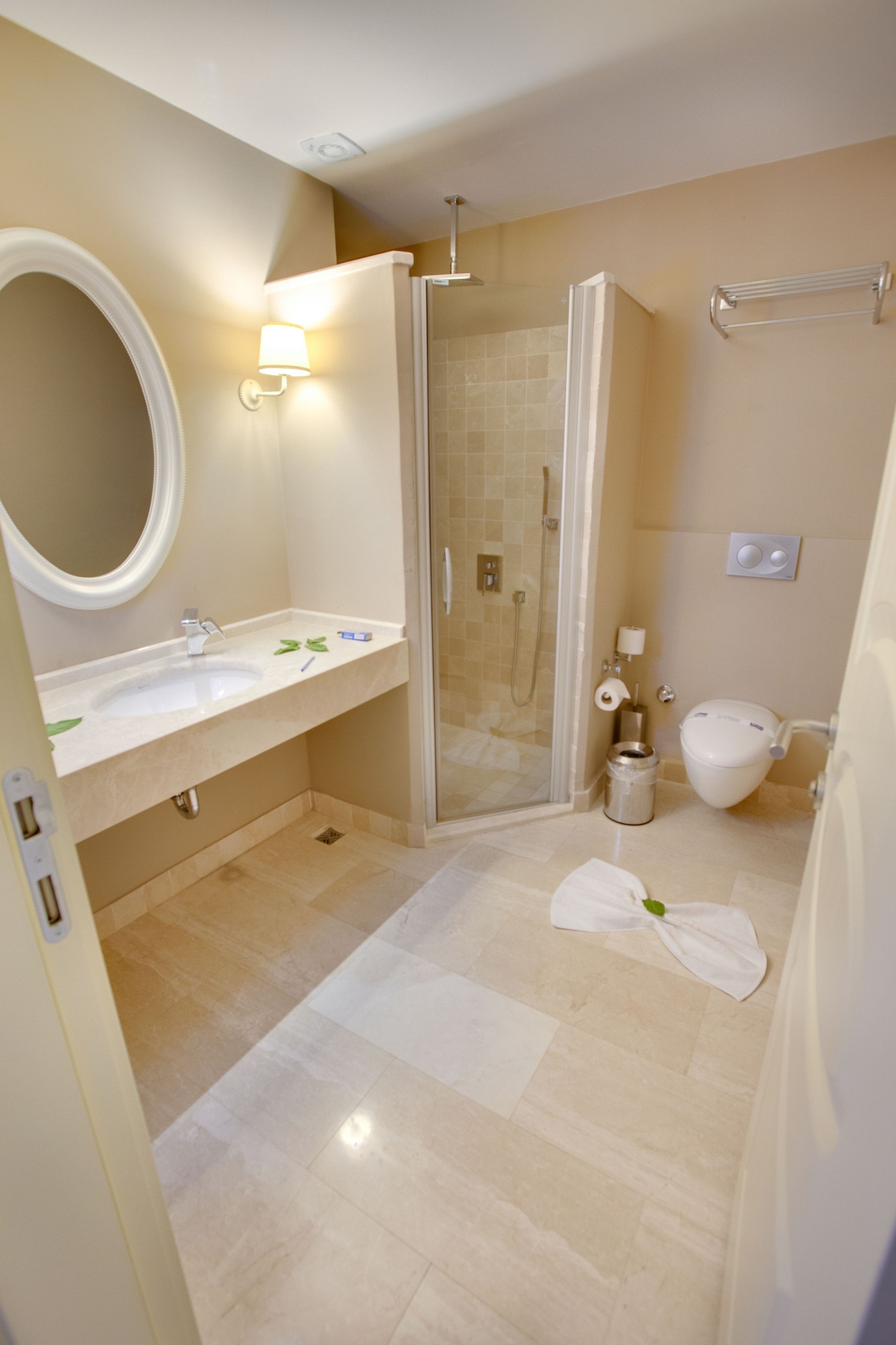 豪华套房，室外按摩浴缸及顶层