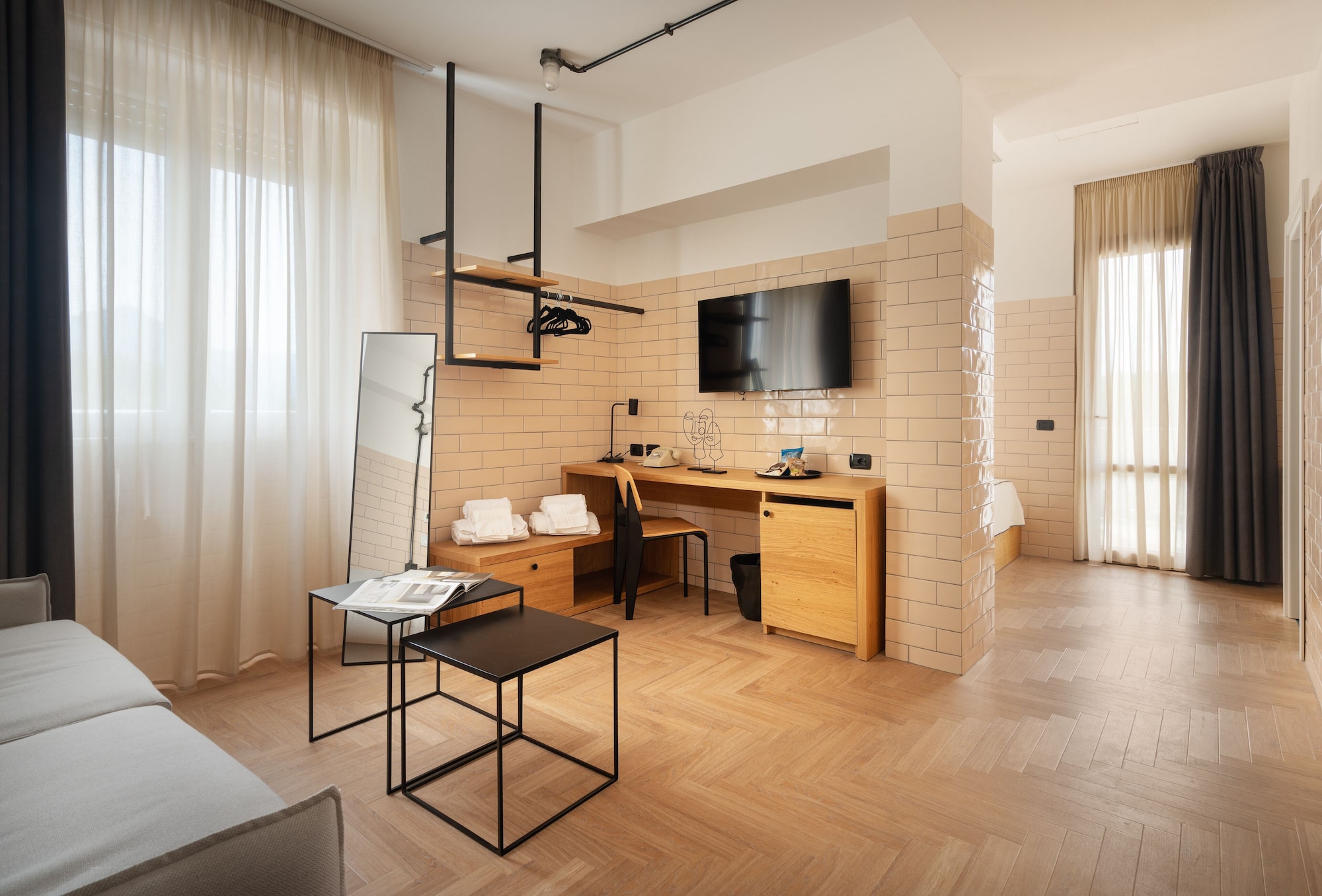 带阳台的小型套房