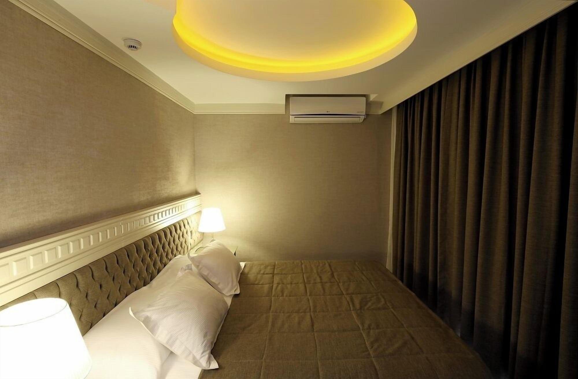 泳池景两卧室套房