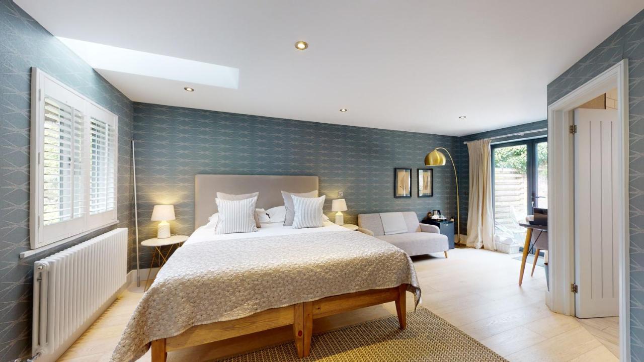 Signature Room With Hot Tub