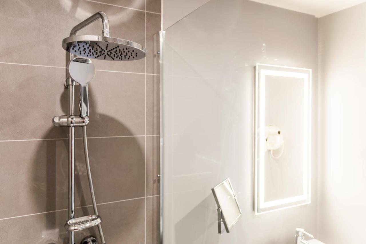 行政房 （带梳化床）