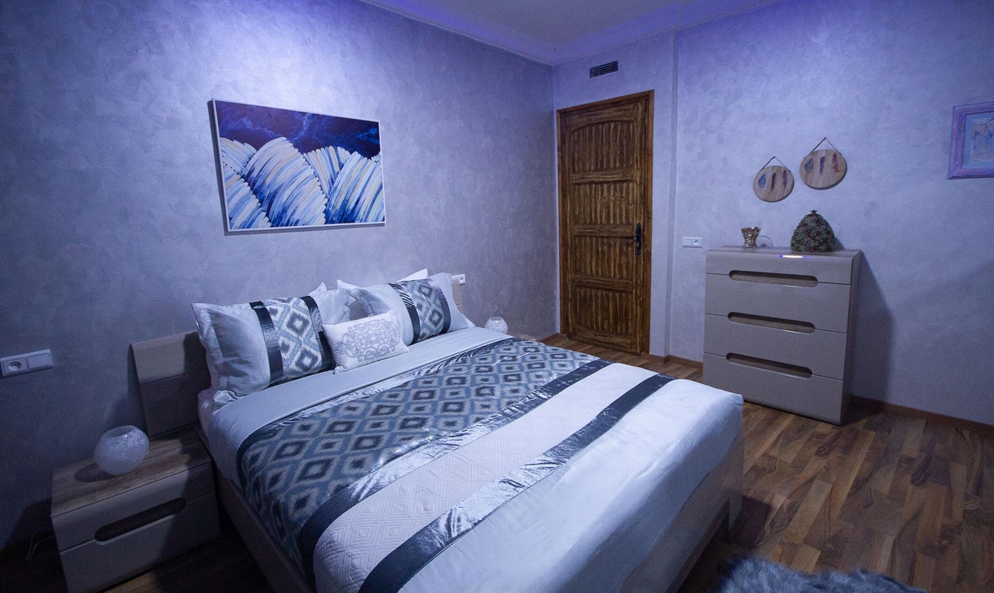 带山景的双人间