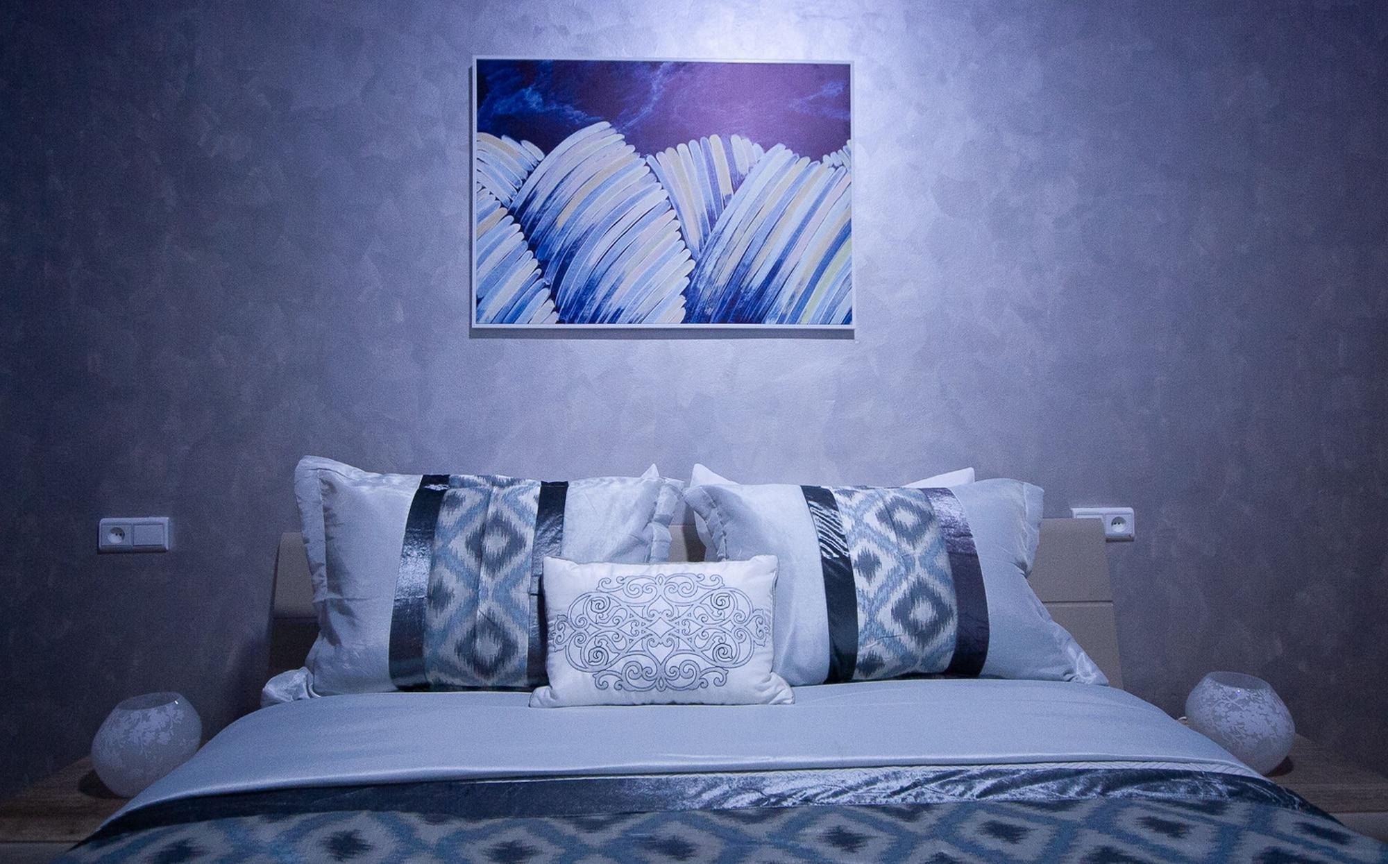 带山景的双人间