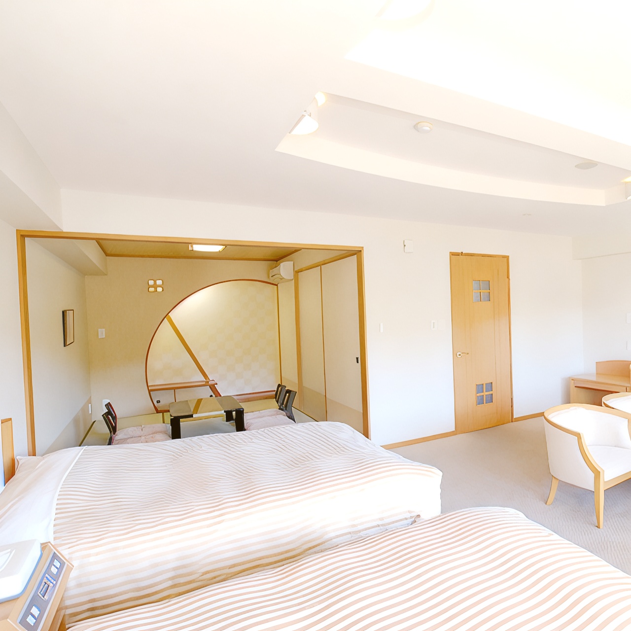 和洋式客房，无烟（和洋式客房【2张双人床+6个榻榻米的日式房间】）