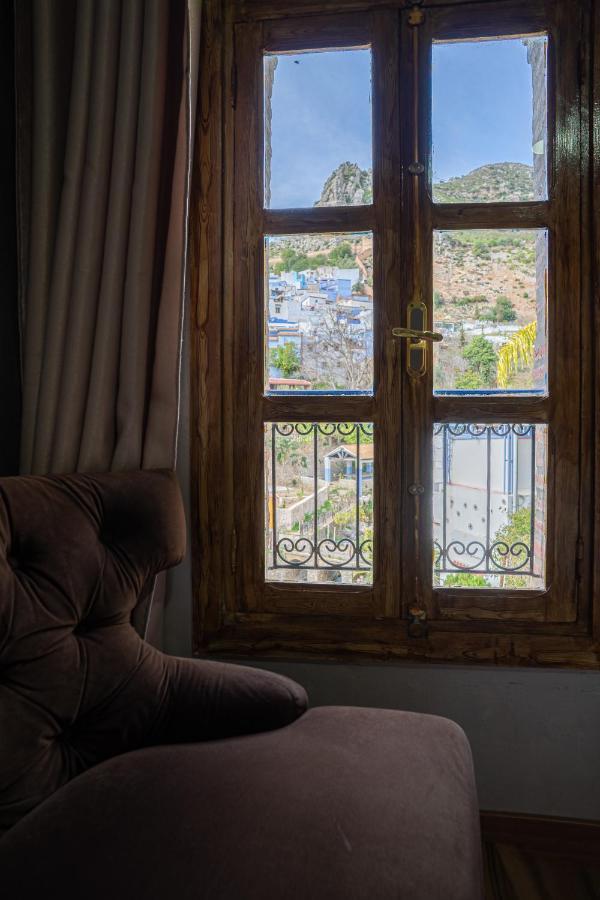 带山景的双人间