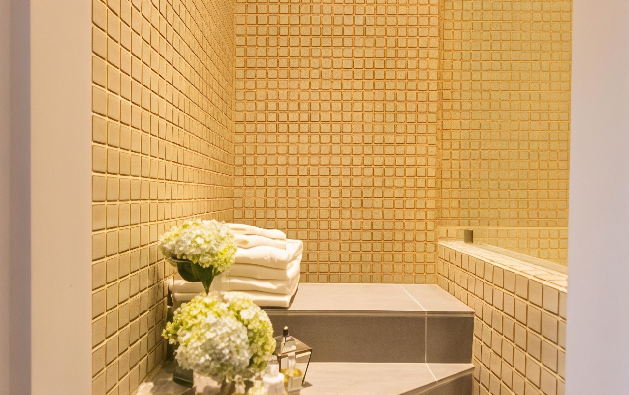 经典白间（Classic White）