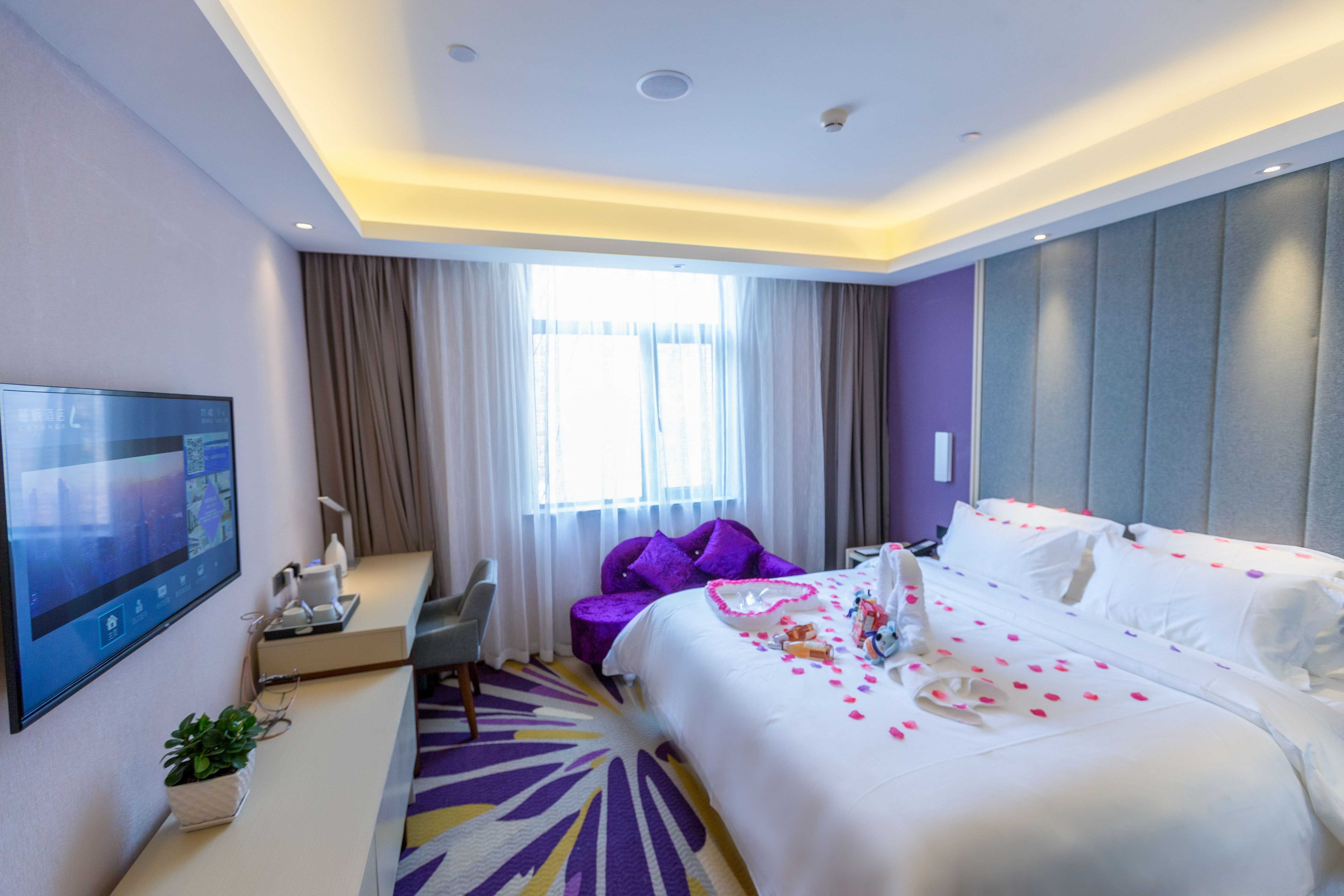 浪漫优享房（慕思床垫+电视投屏+智能客控+小冰箱）