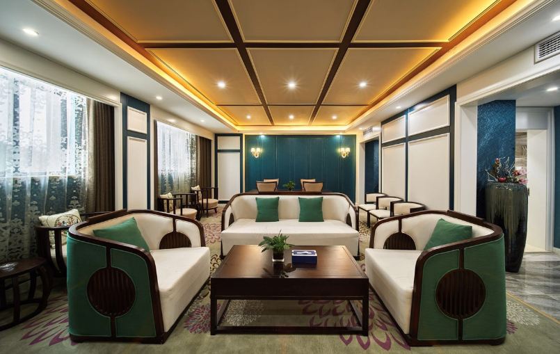 Luxury One-Bedroom Suite With Parlor, Lcd Tv, And Tub