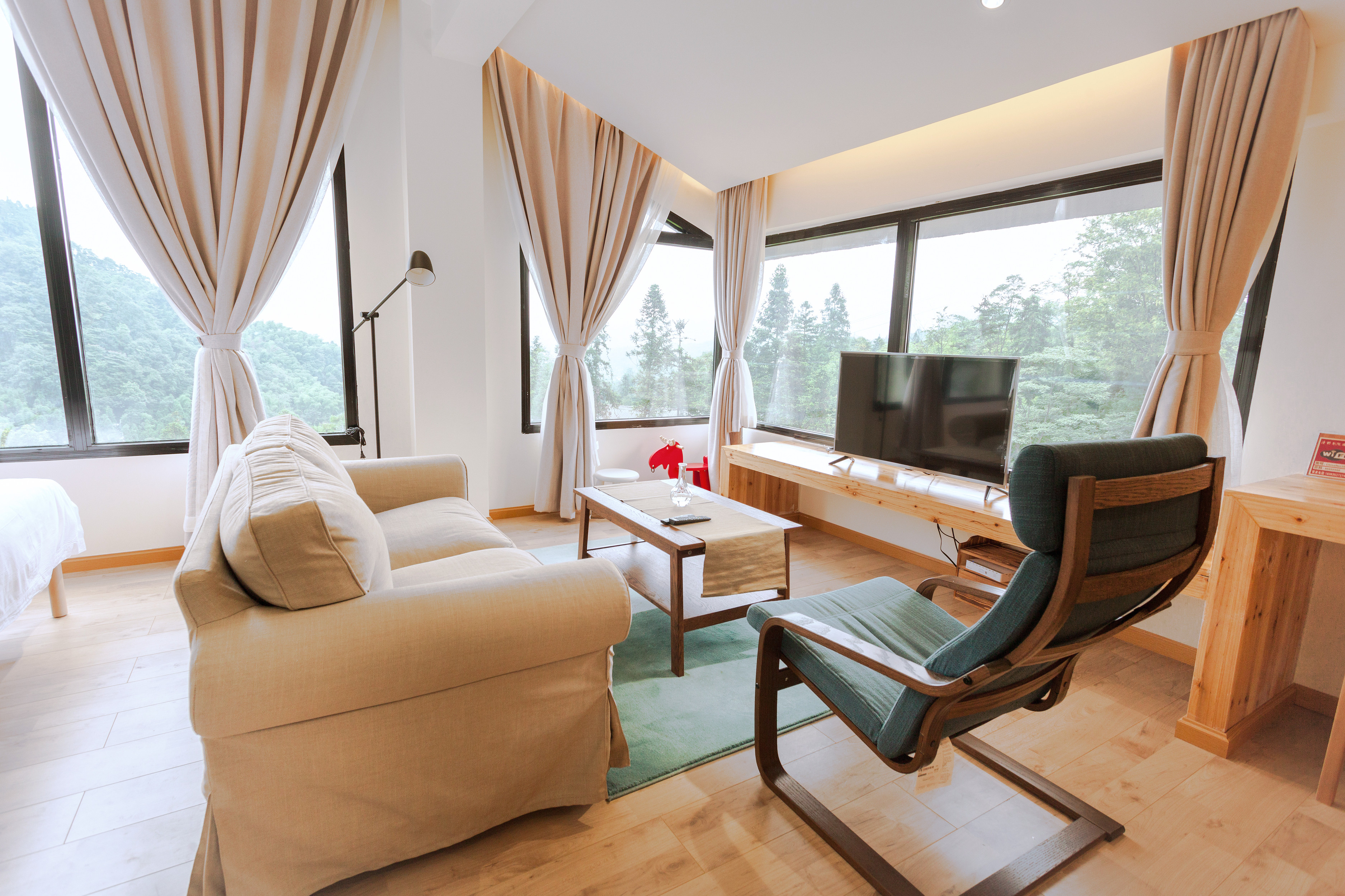 Fragrant Path Scenic Room