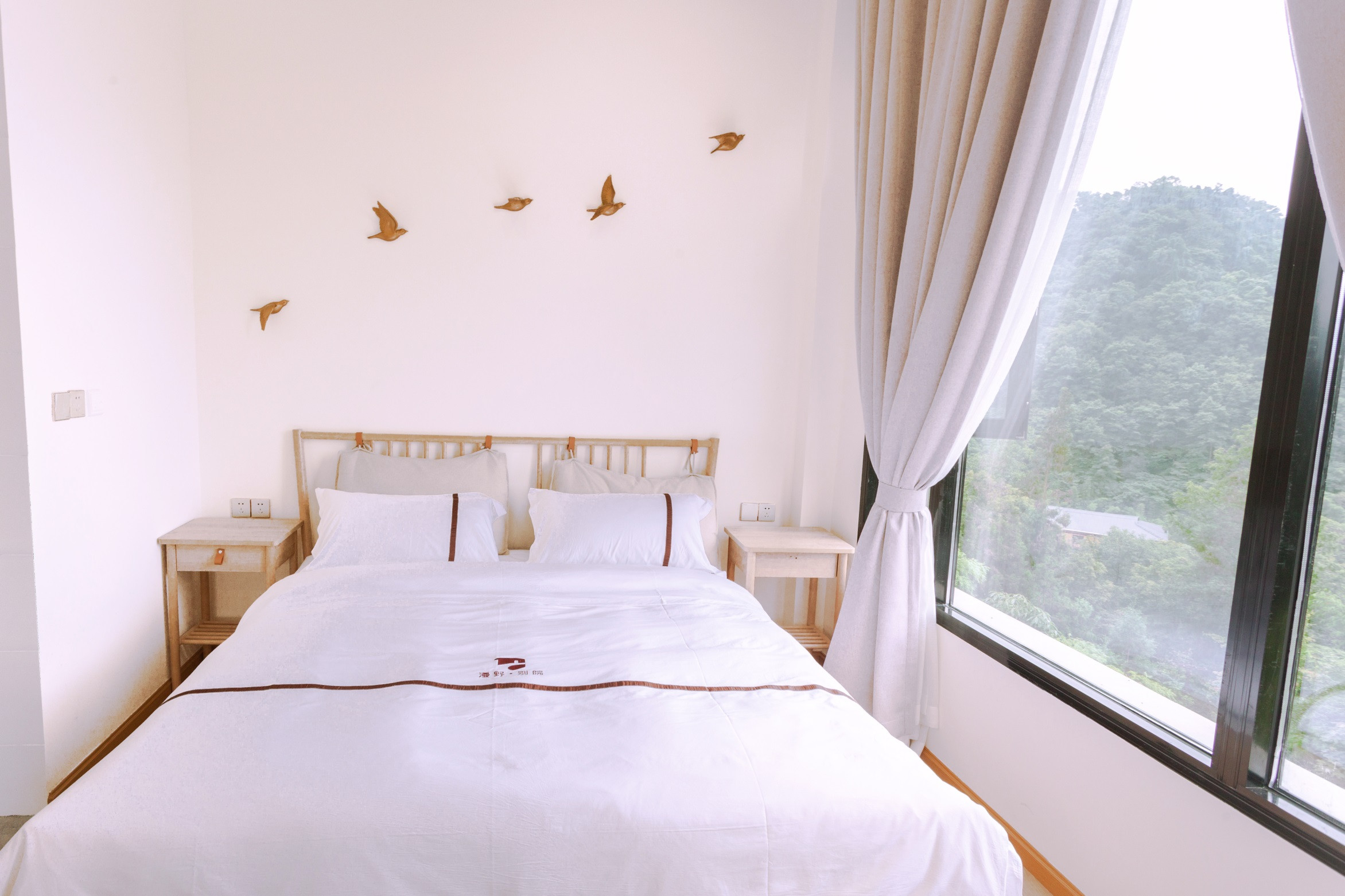 Firefly Sunrise Scenic Room