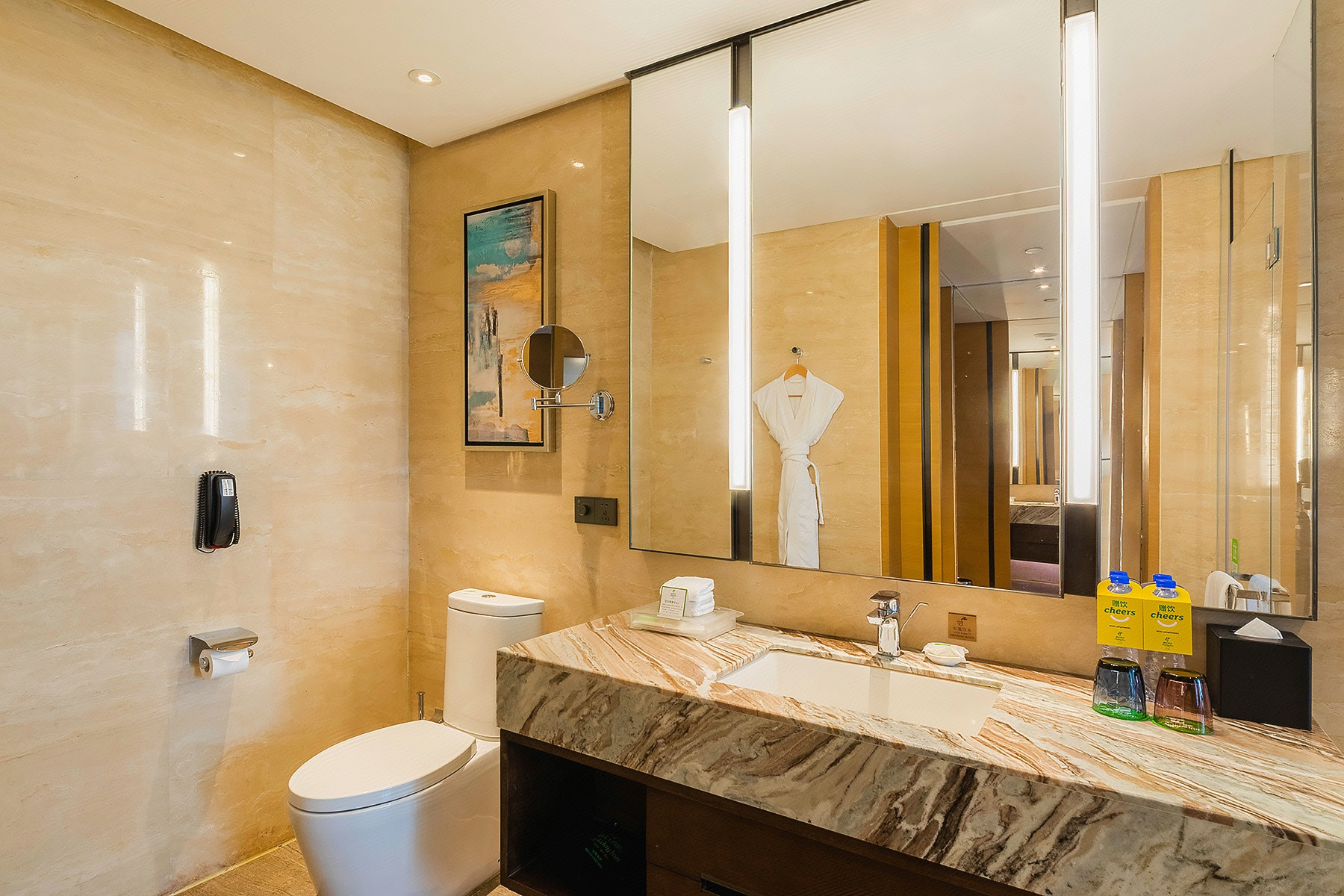 假日高楼层高级双床房