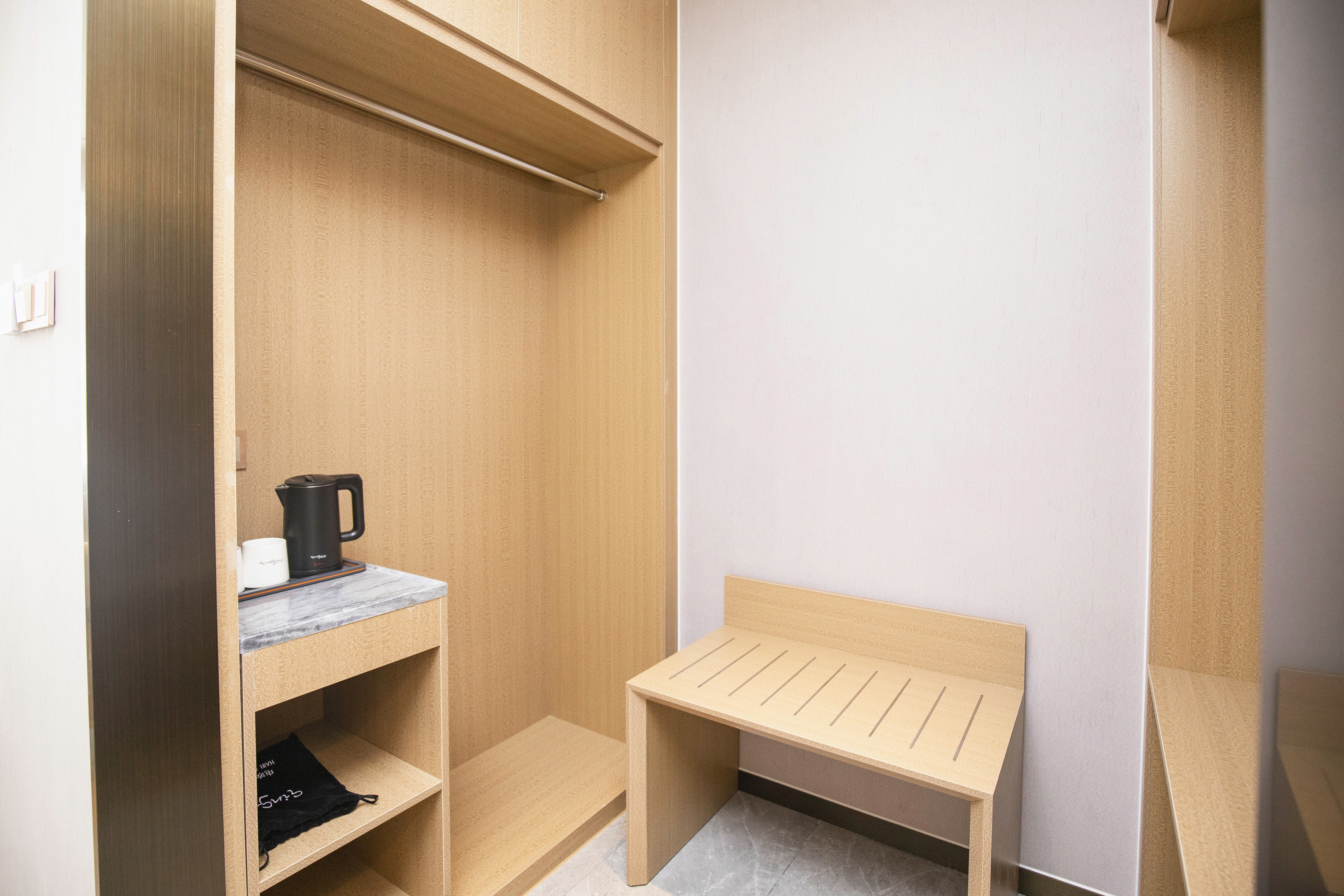 Business Room (With bathtub)