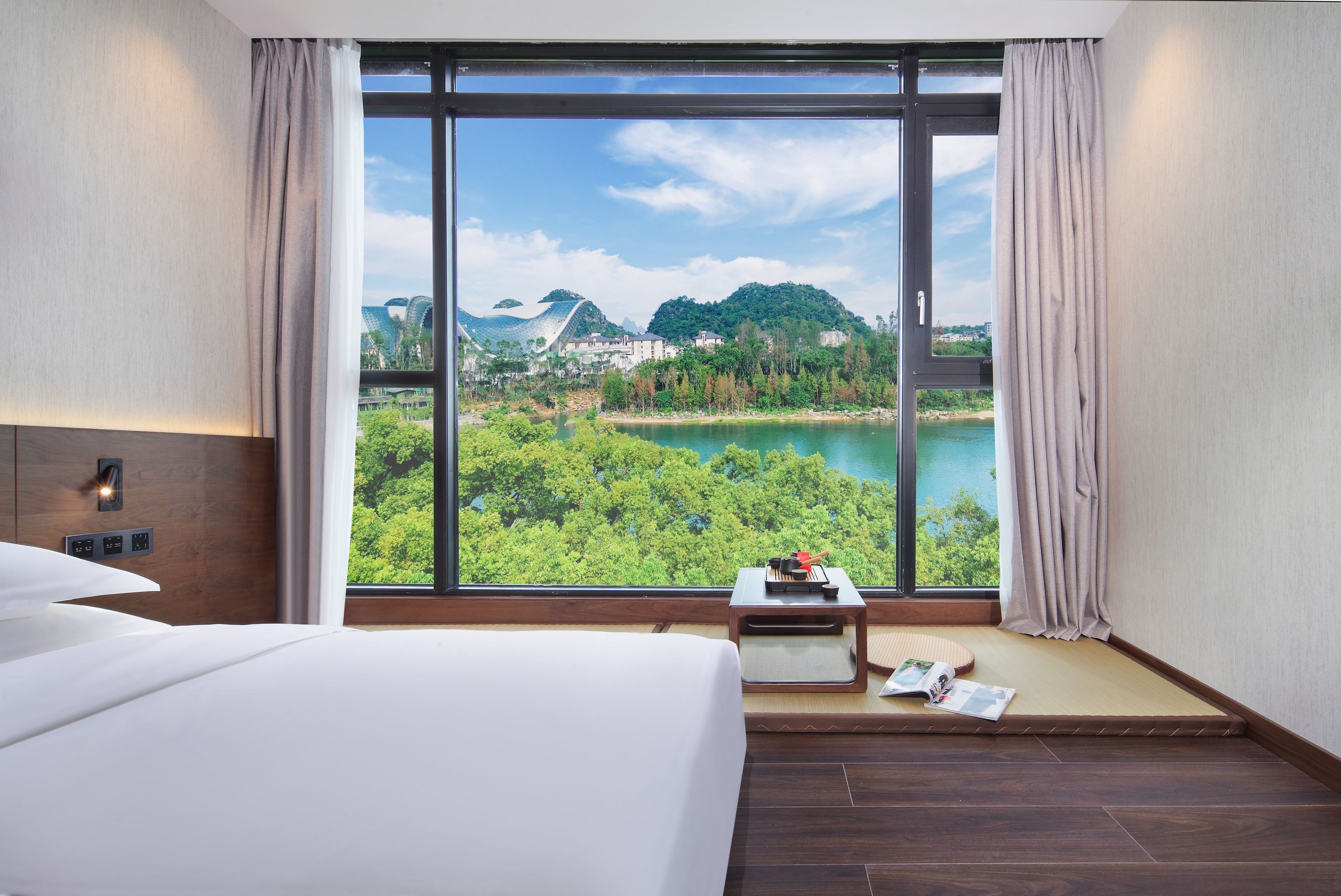 漓江山水大床房+超大山水画框+榻榻米观日出+夜景