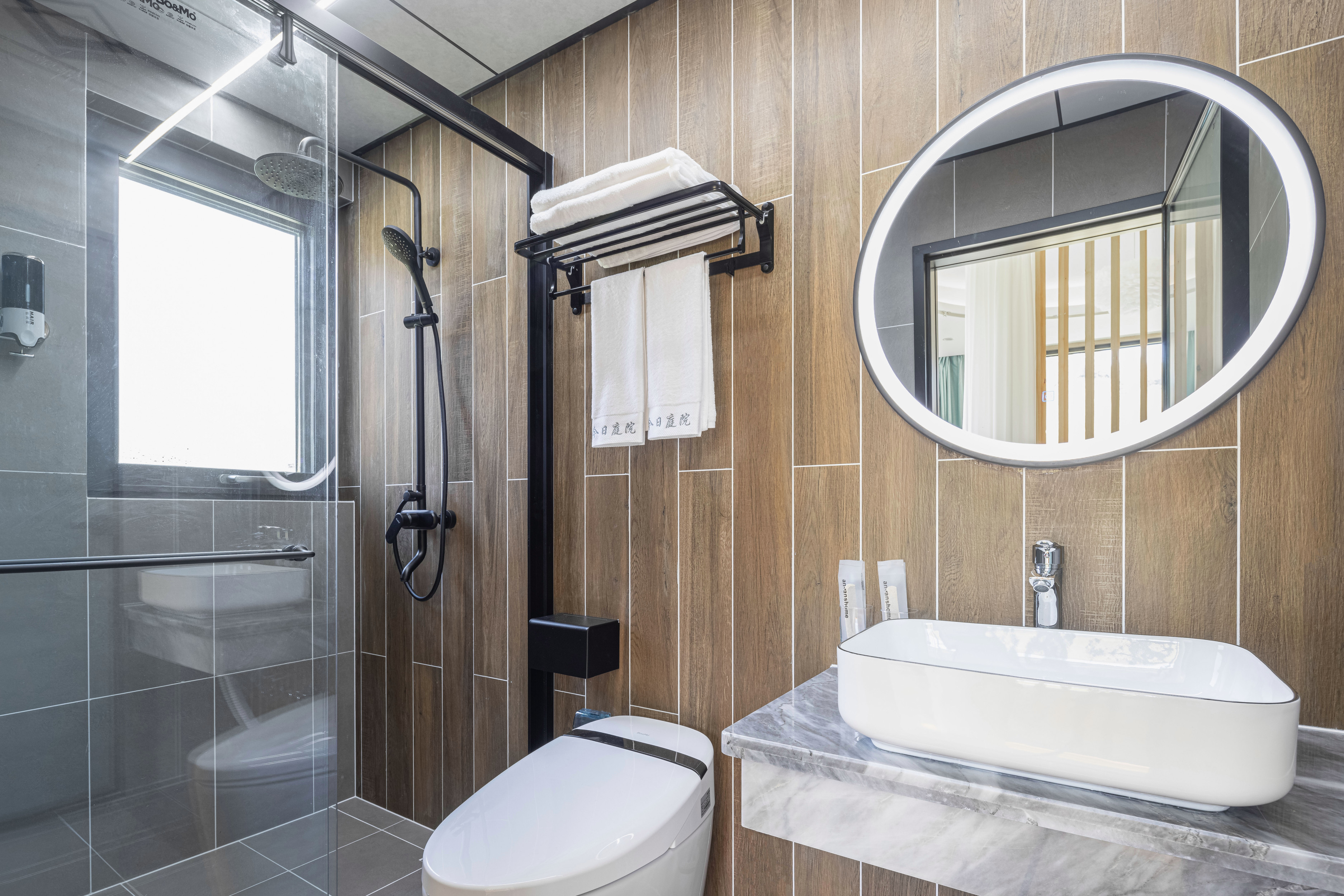 Wan Xia Scenic Round Bed Room With 180 ° View, Smart Toilet, Electric Curtains, And View Of Canola Flowers From Bed