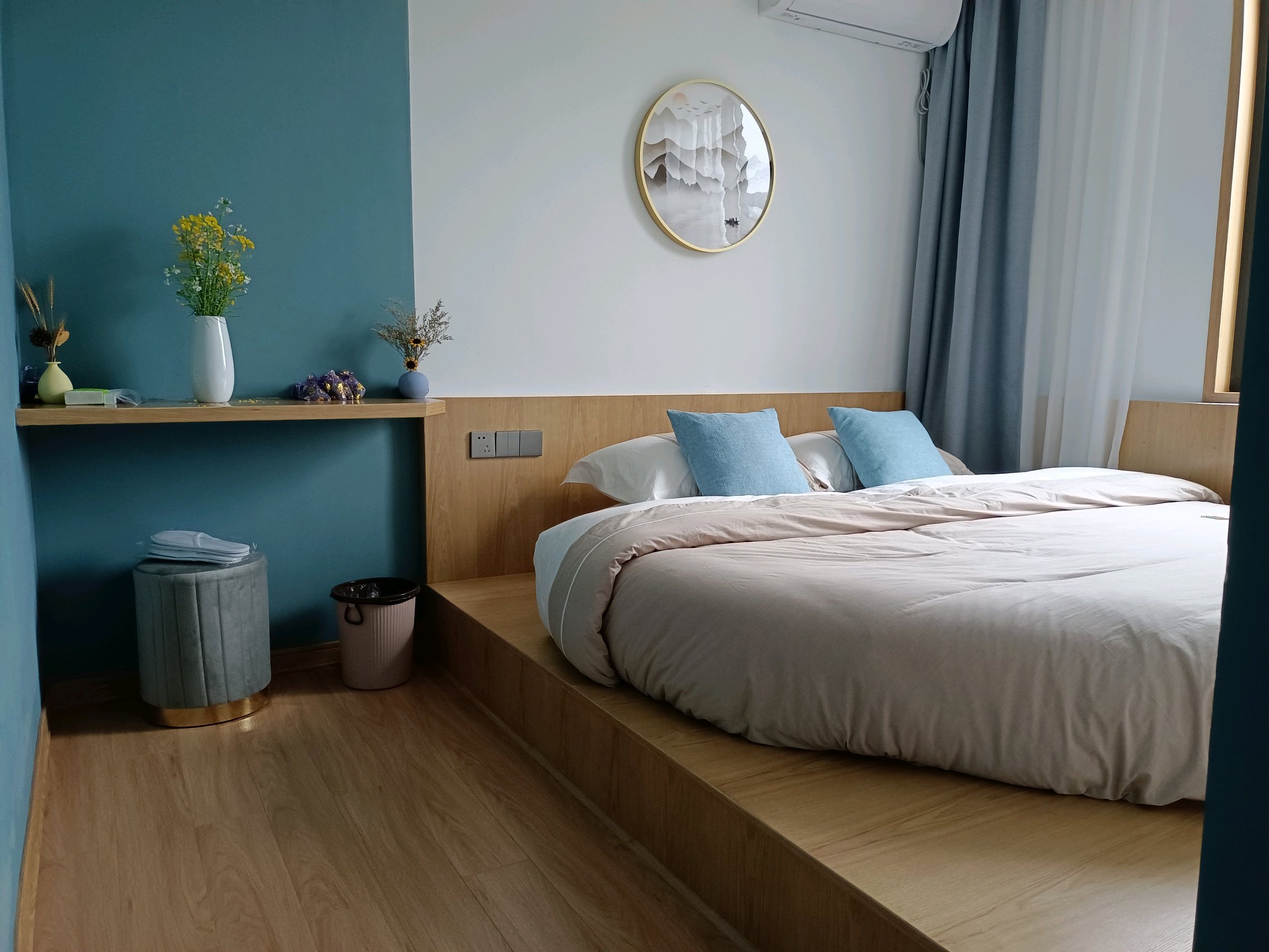 Mu Yue Tatami Round Bed Room With Superior Bedding