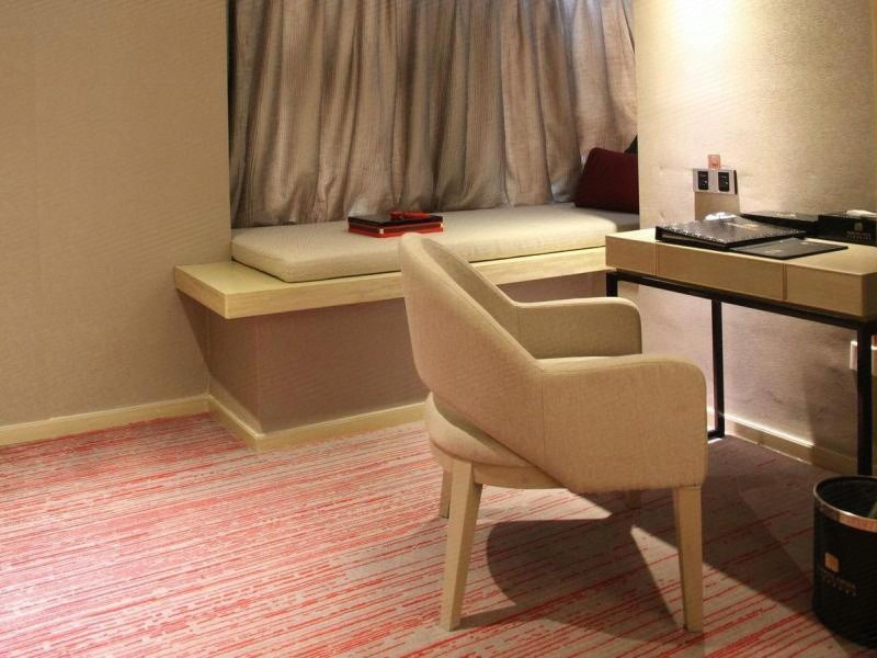 Superior Suite (Parlor + Tub)