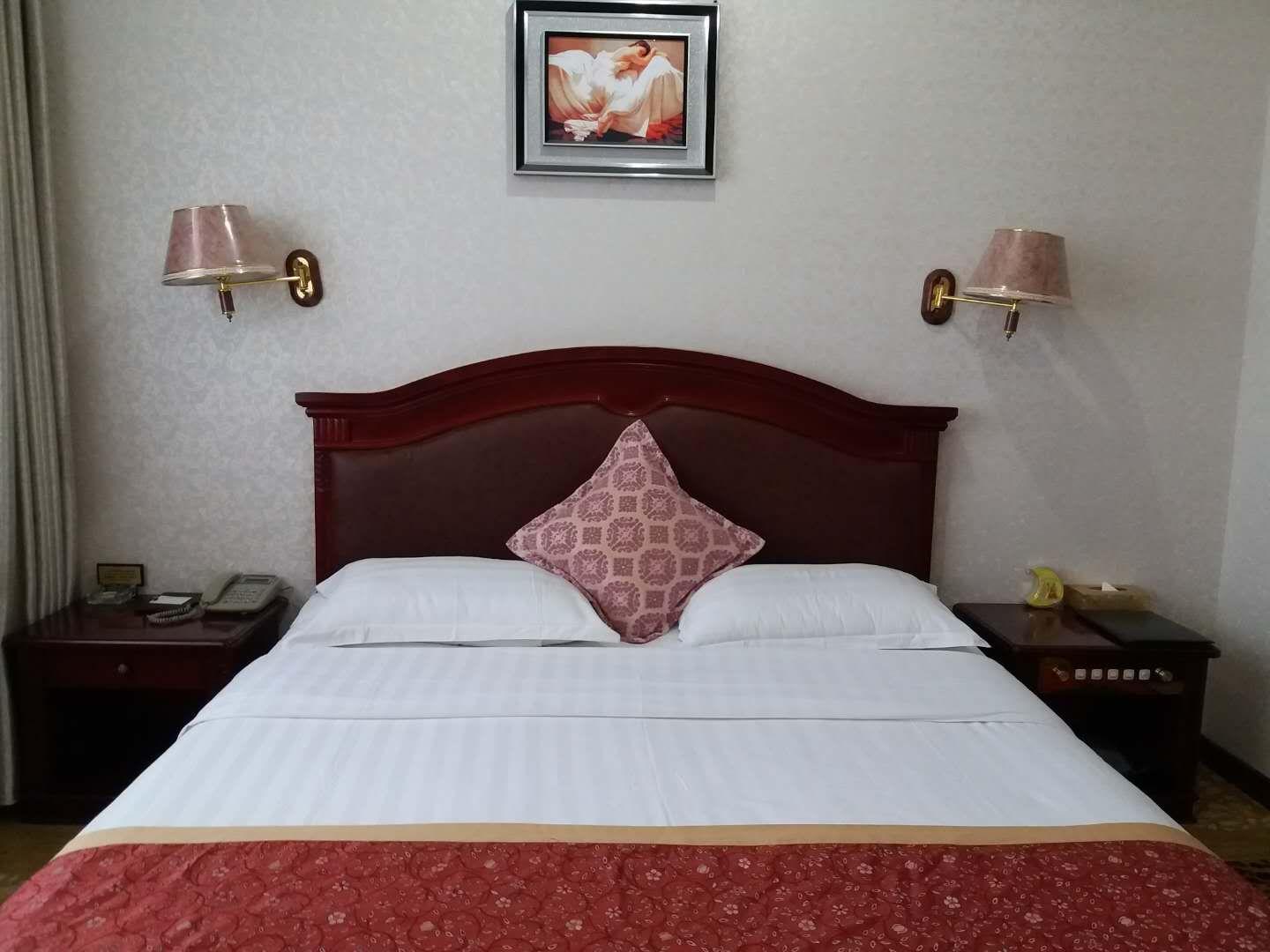 豪华商务大床房