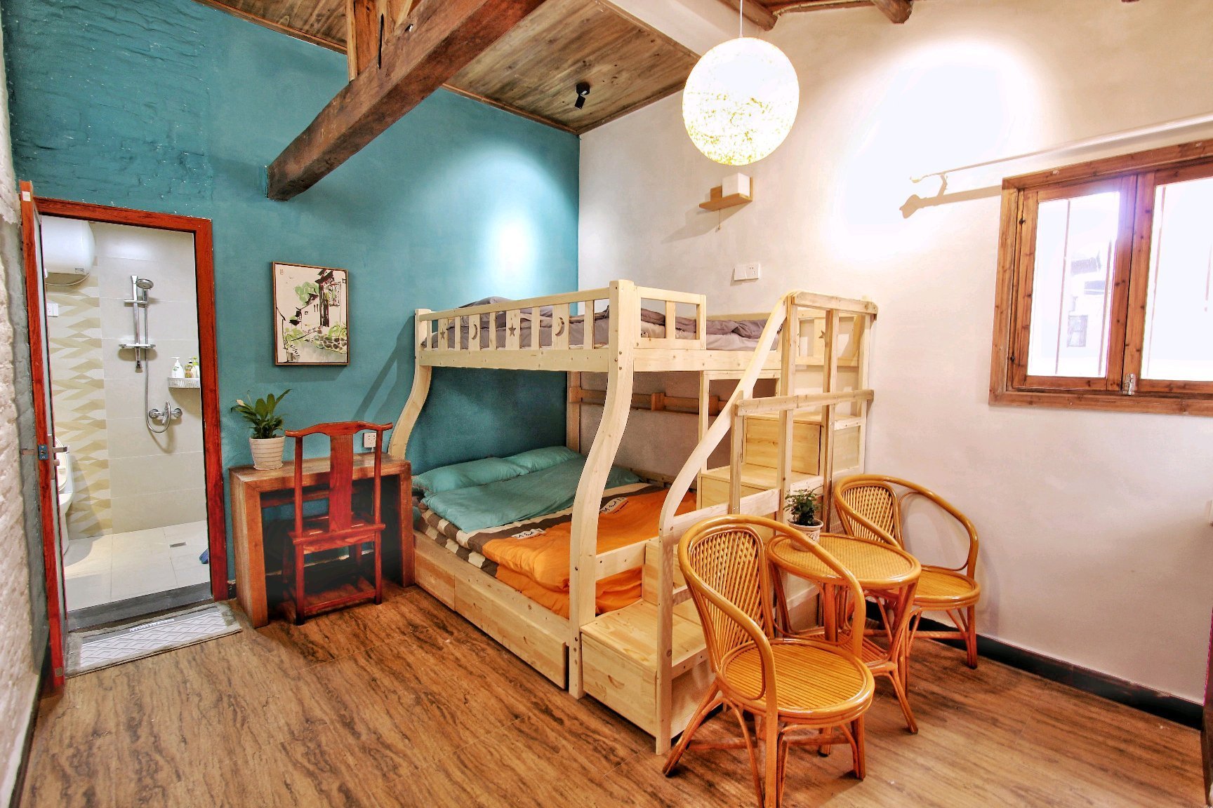 Tingjia Featured Cozy Room