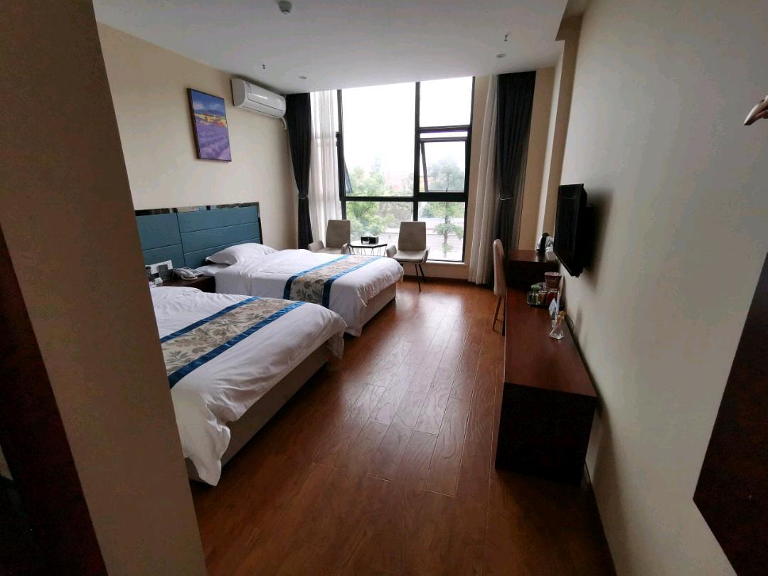 Zigong Hengrui Express Hotel (Zigong Vocational College Branch) Deluxe Room (2 beds)
